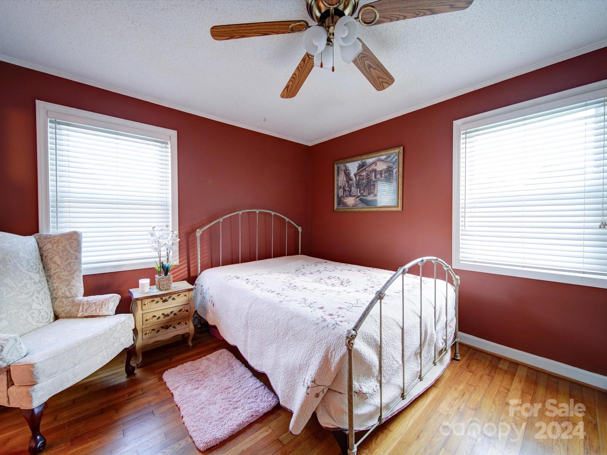 3261 Robinwood Road