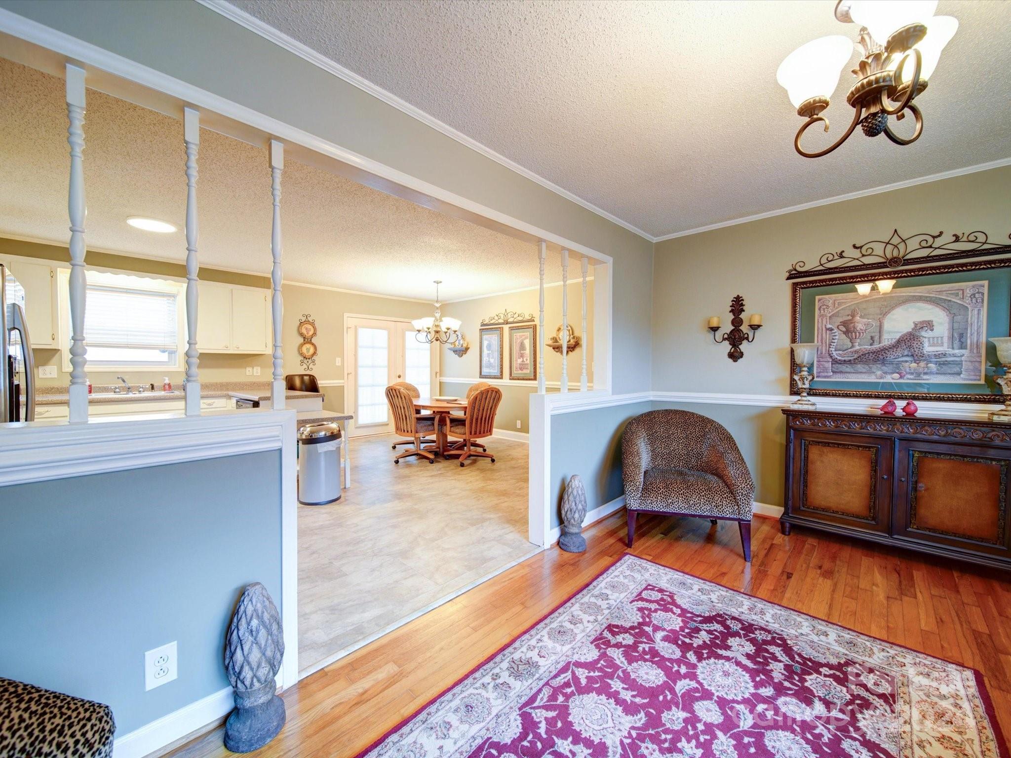 3261 Robinwood Road