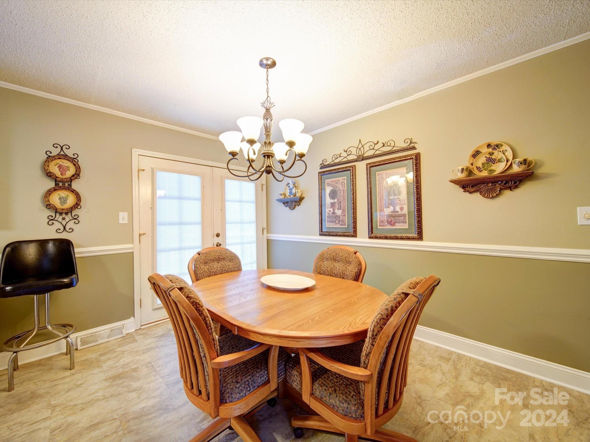 3261 Robinwood Road
