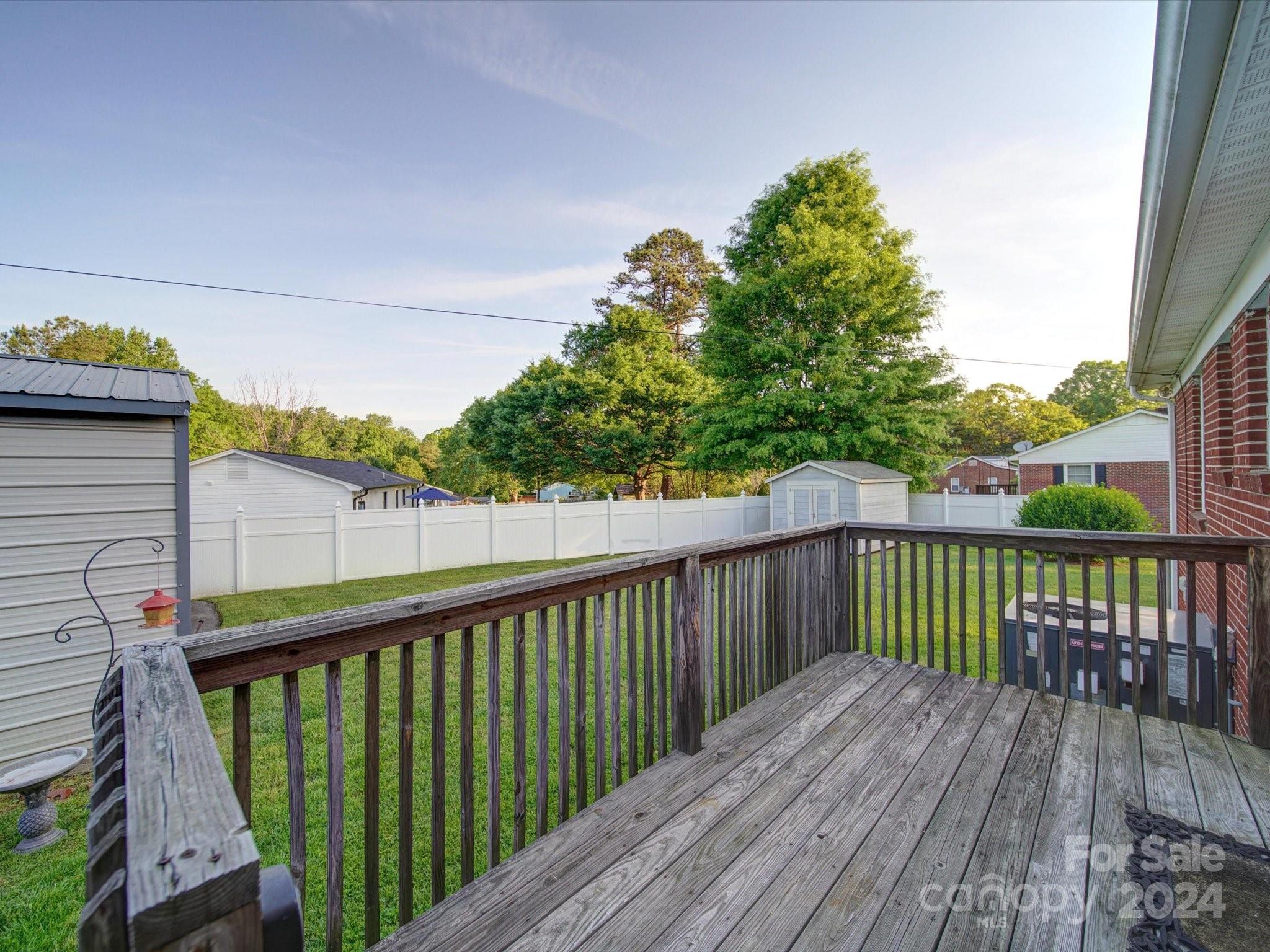 3261 Robinwood Road