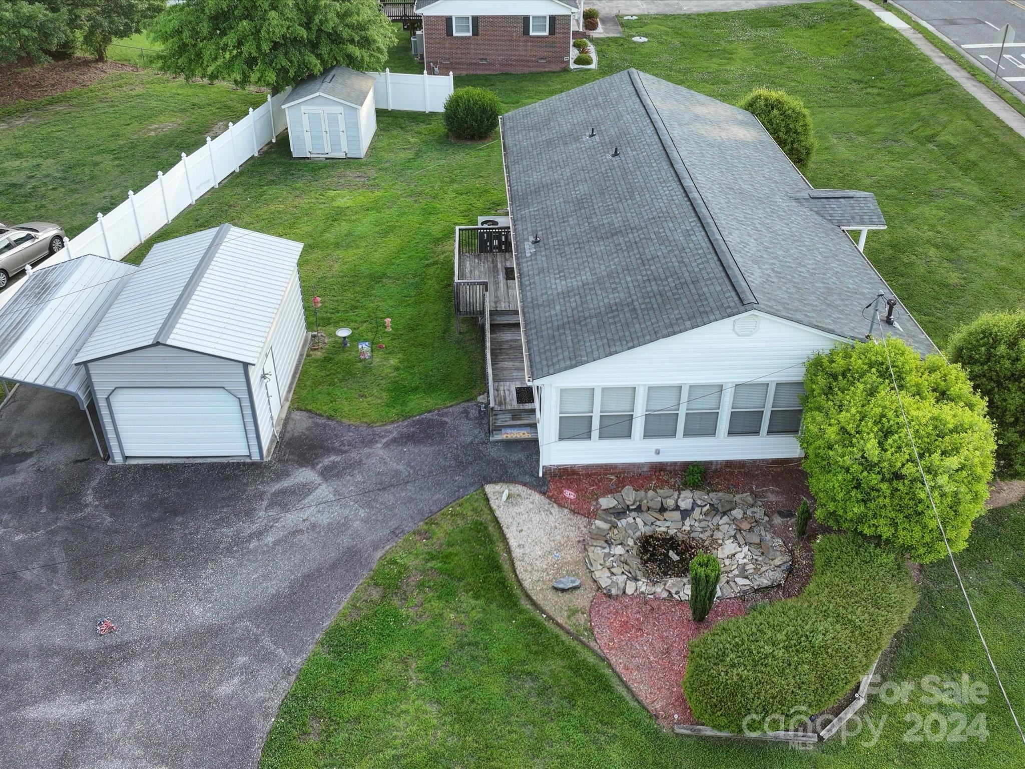 3261 Robinwood Road