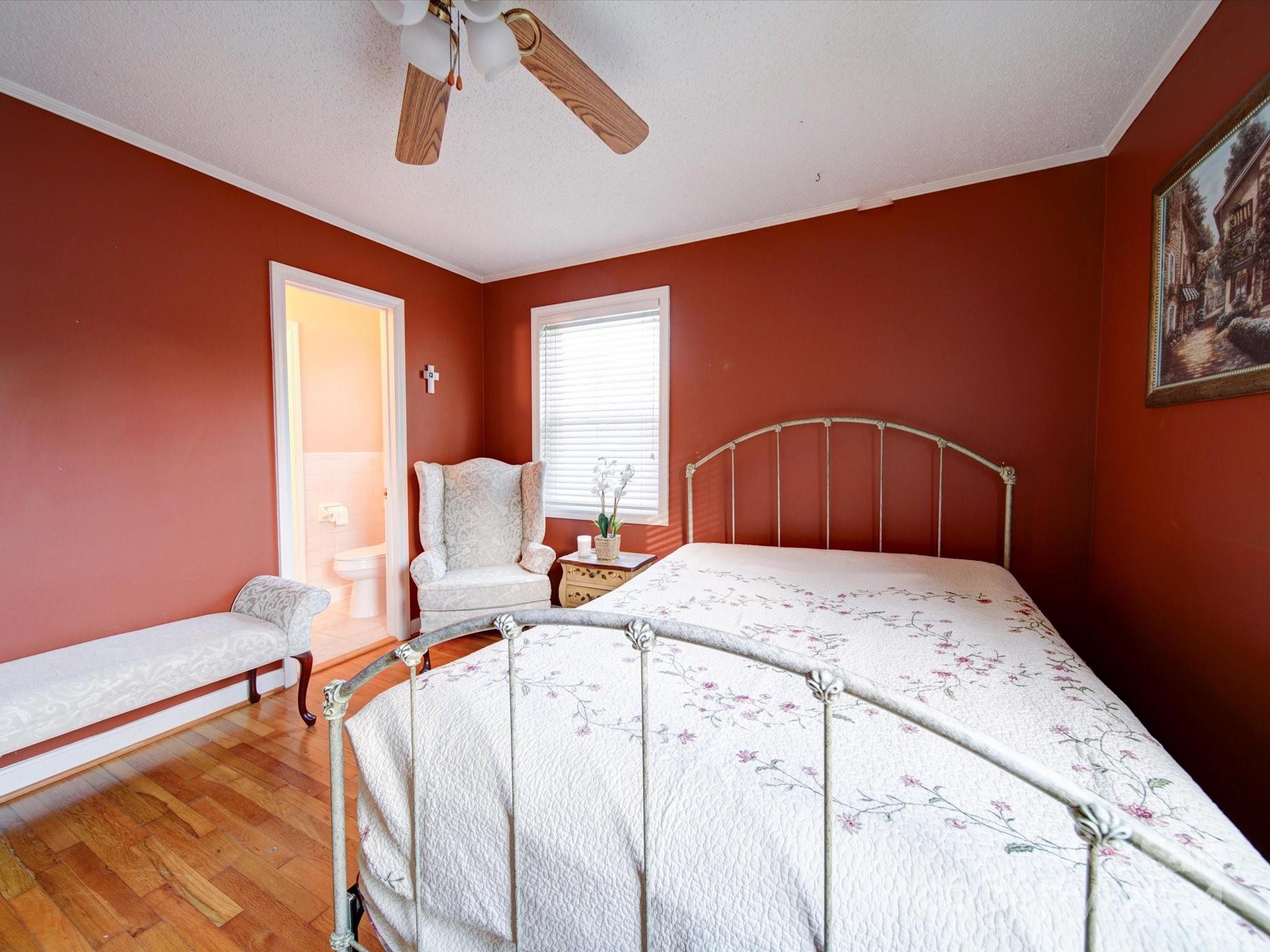 3261 Robinwood Road