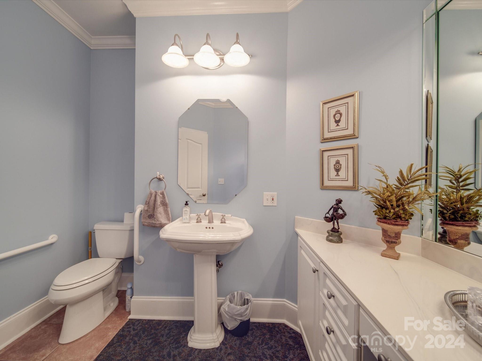 1562 Elkhart Circle