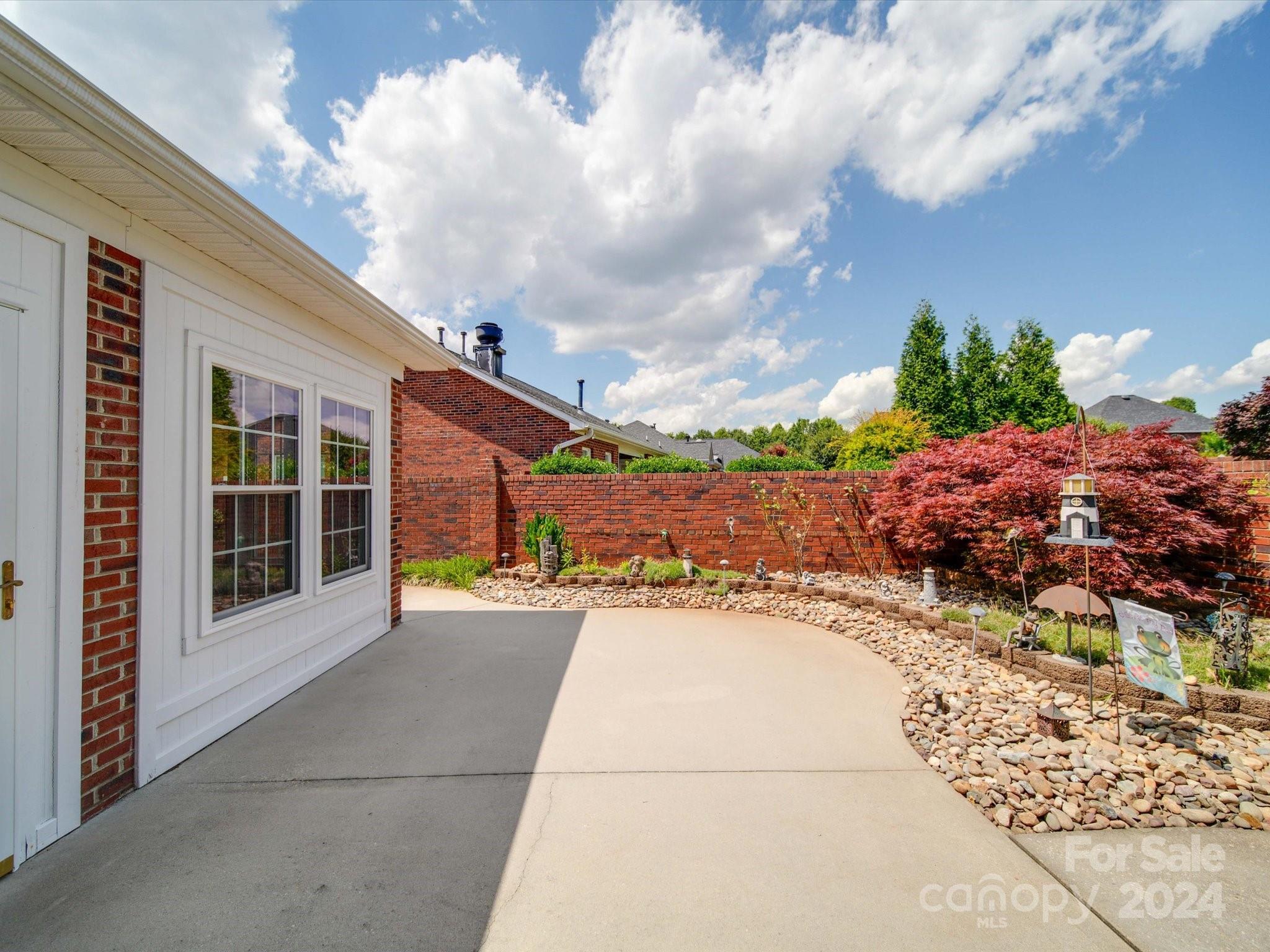 1562 Elkhart Circle