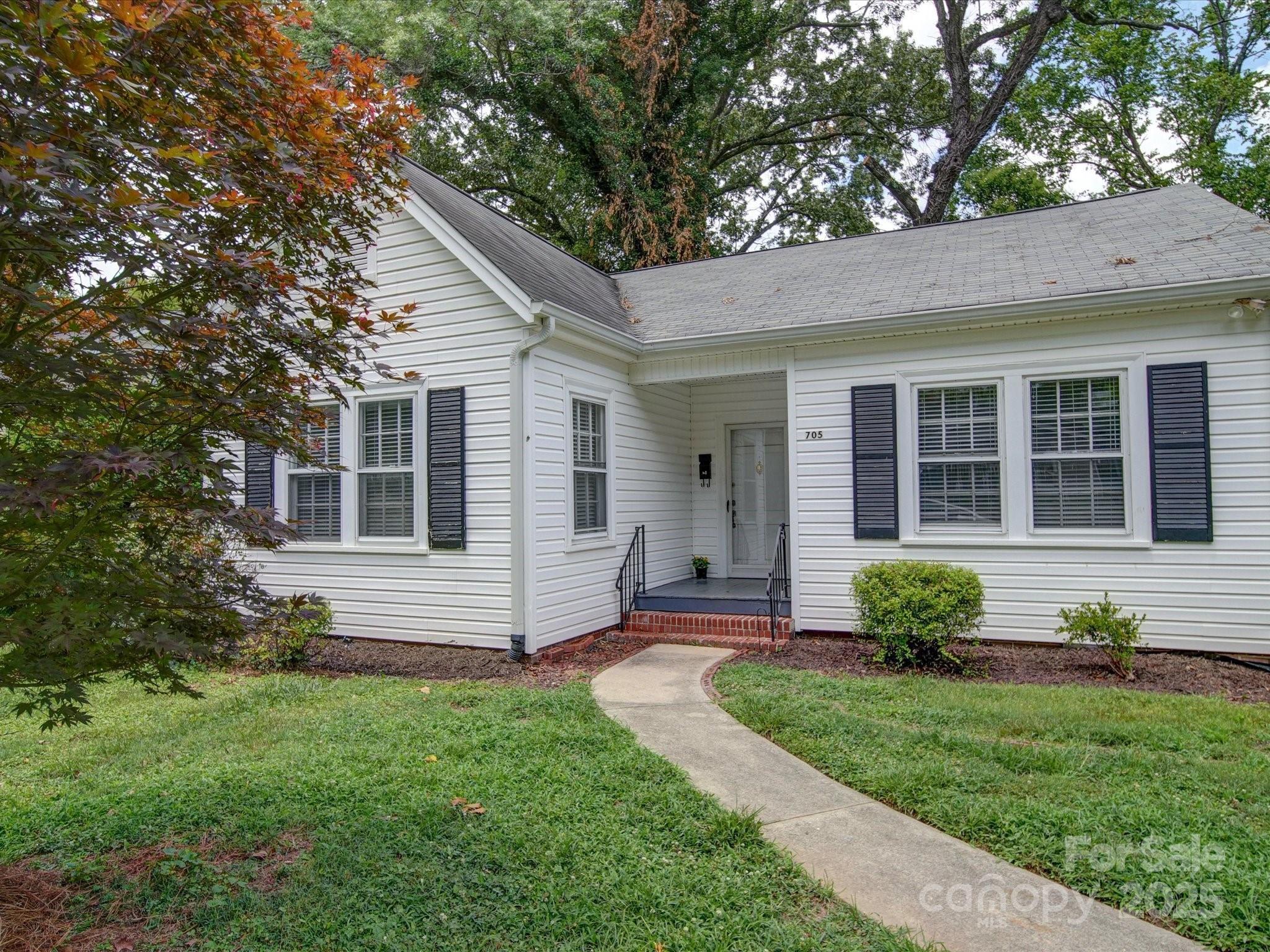 705 Neil Street