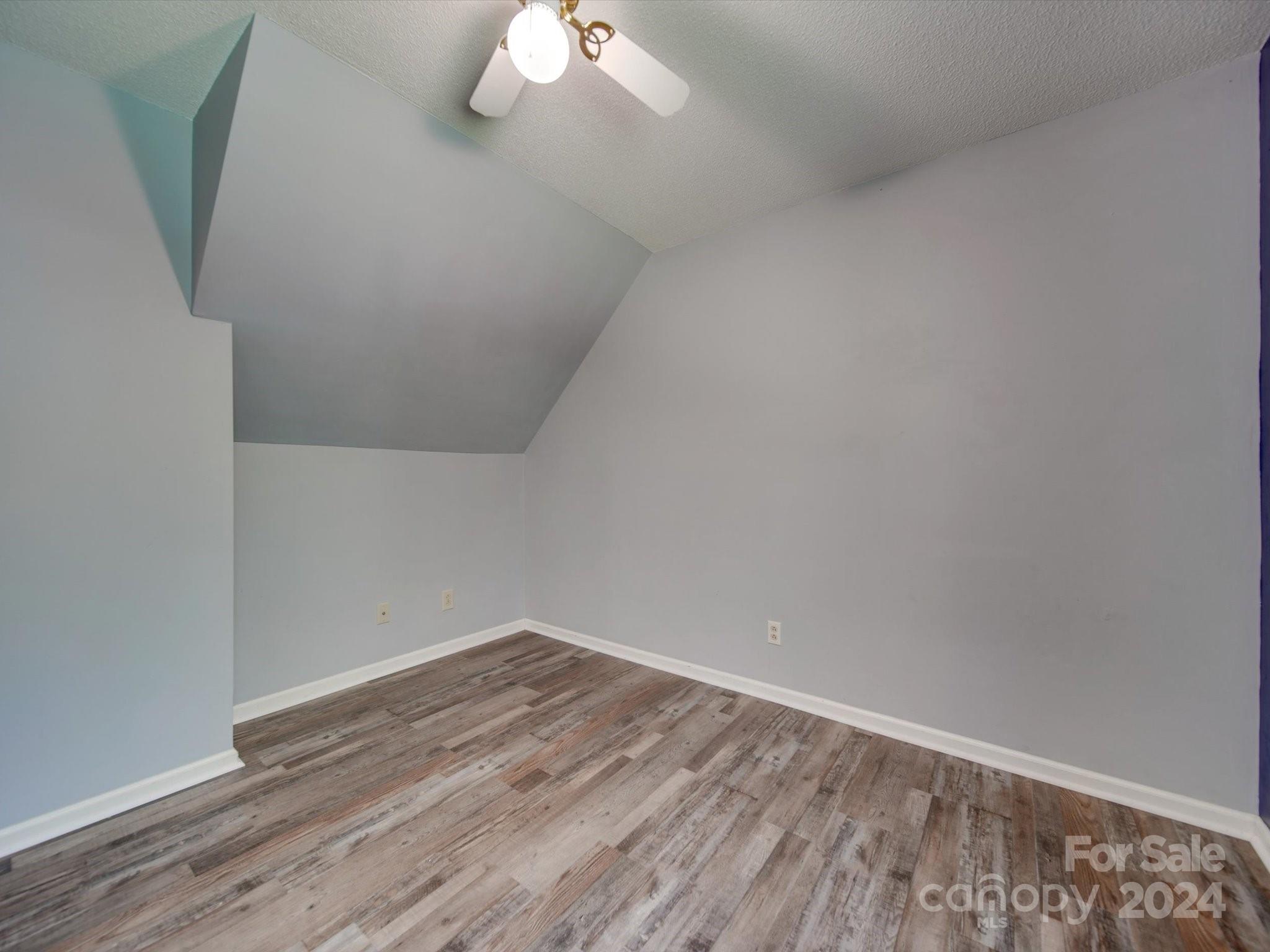 1942 Rhoden Court