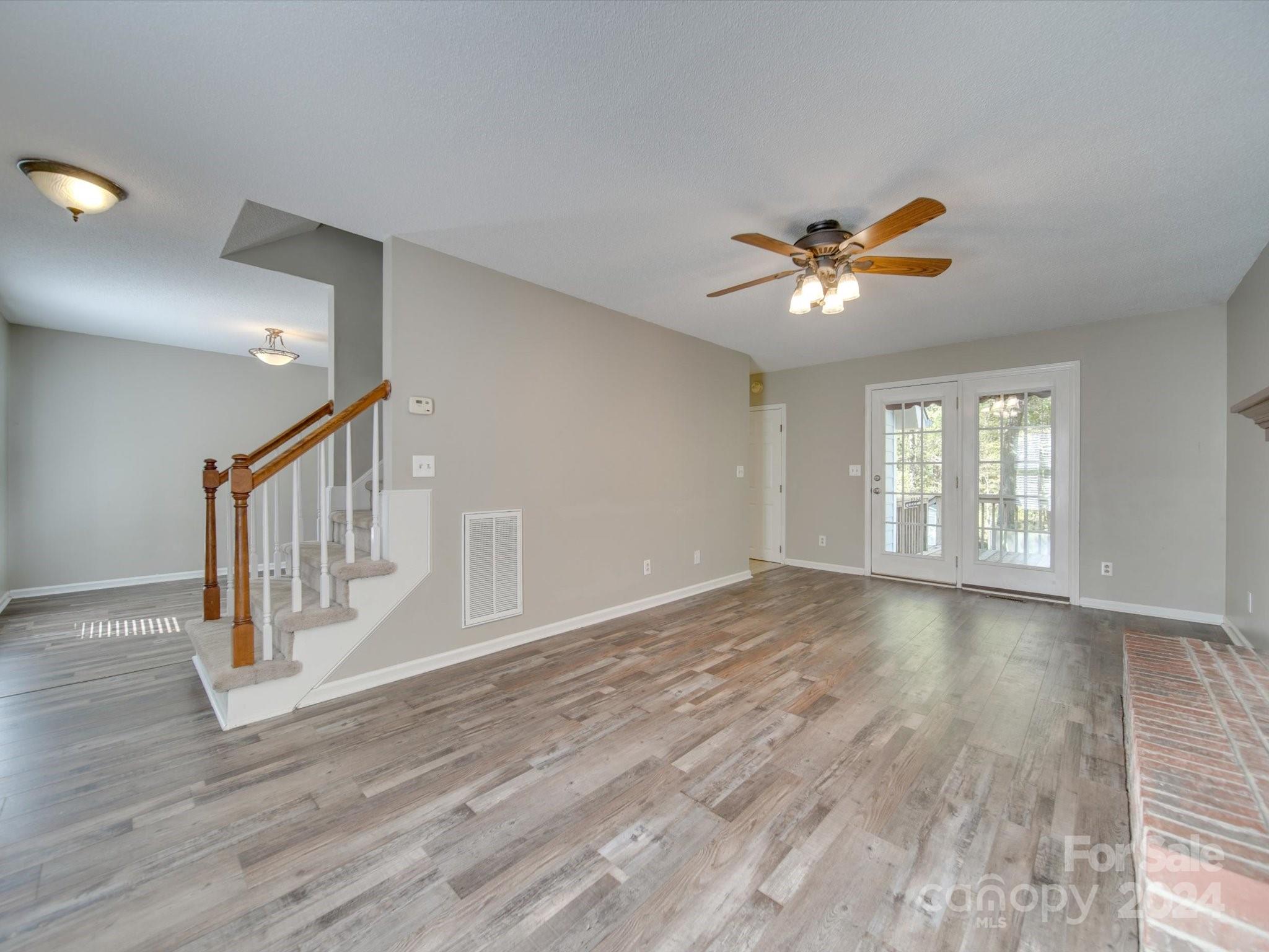 1942 Rhoden Court
