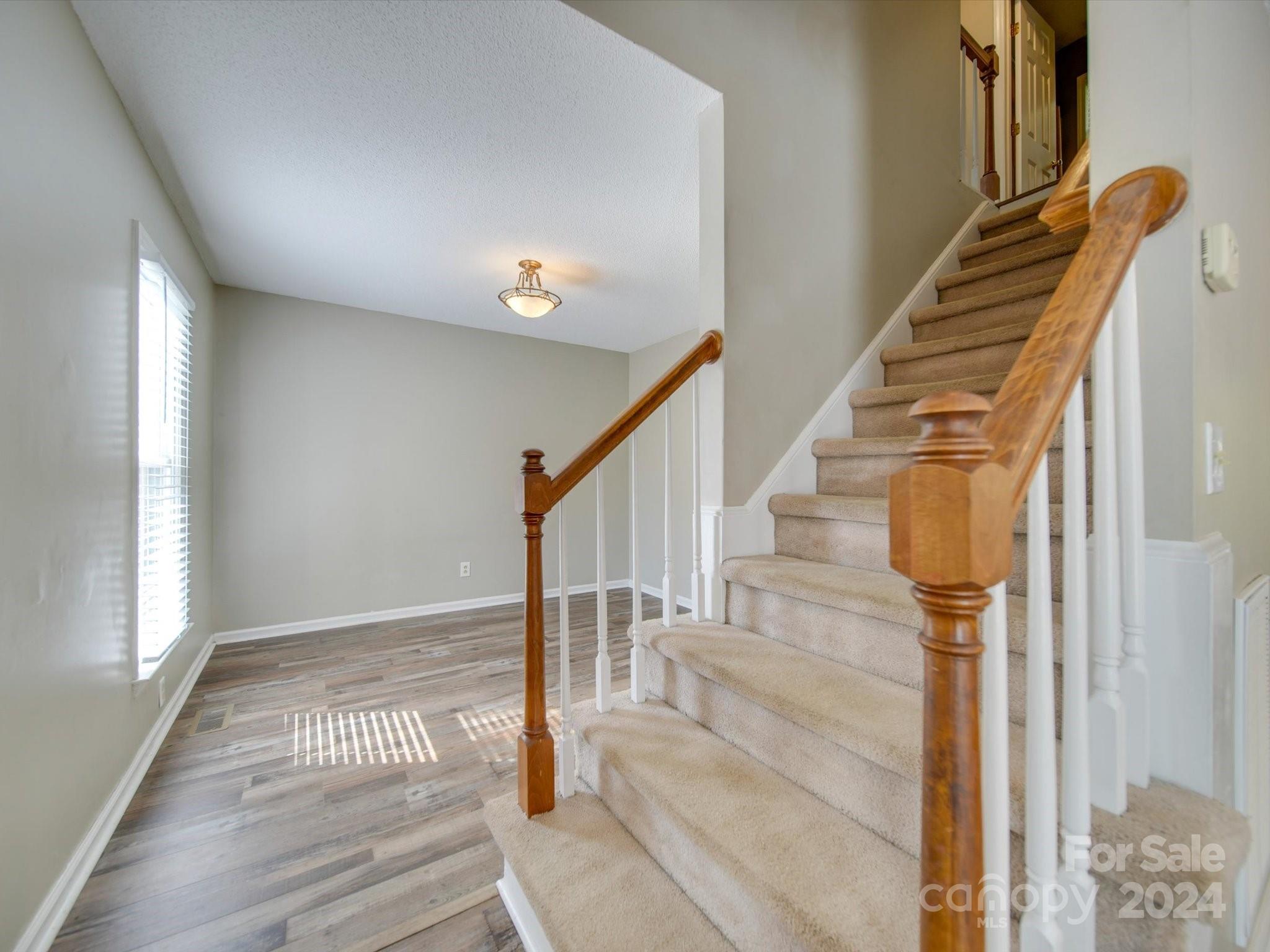 1942 Rhoden Court
