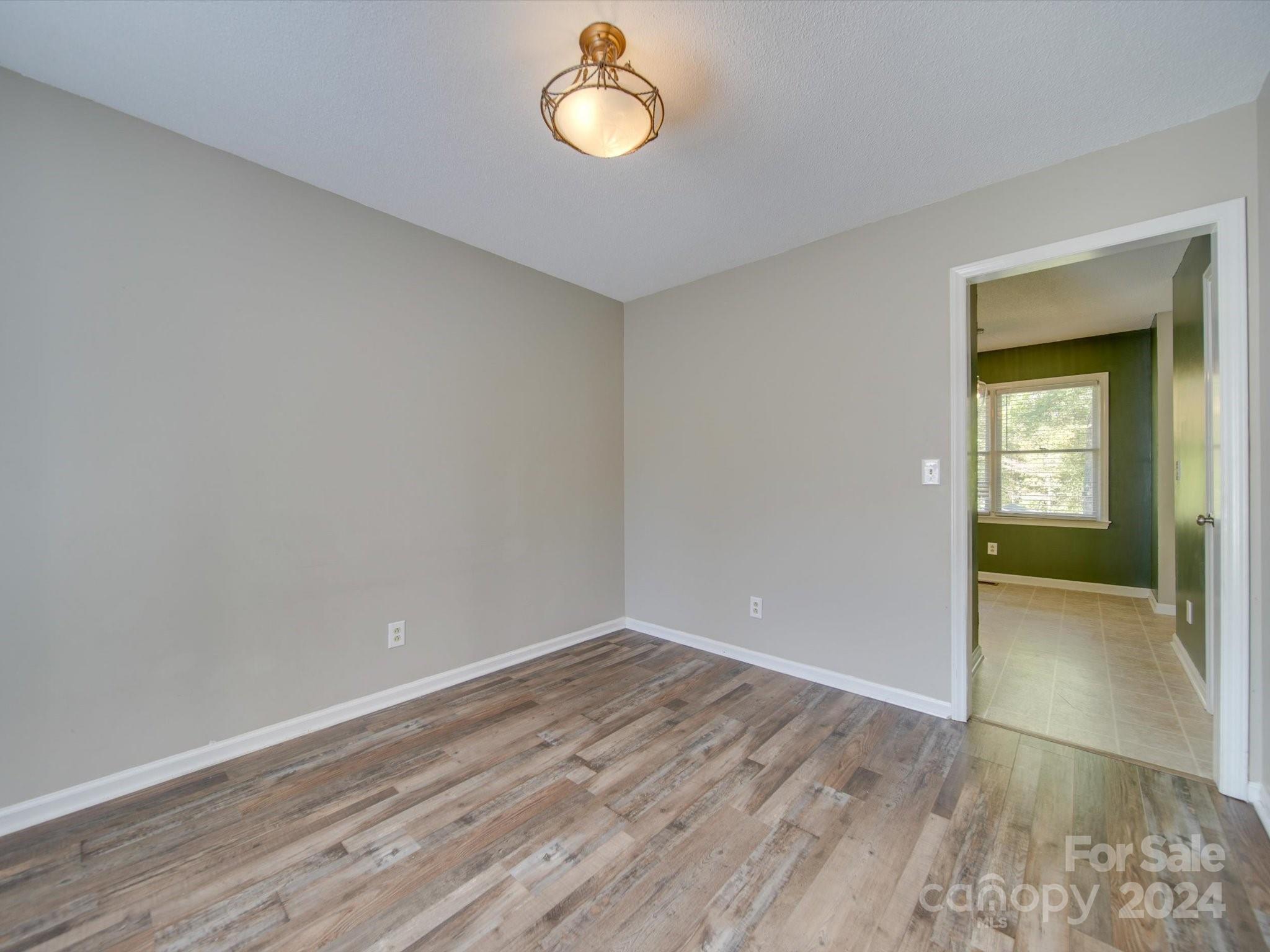 1942 Rhoden Court