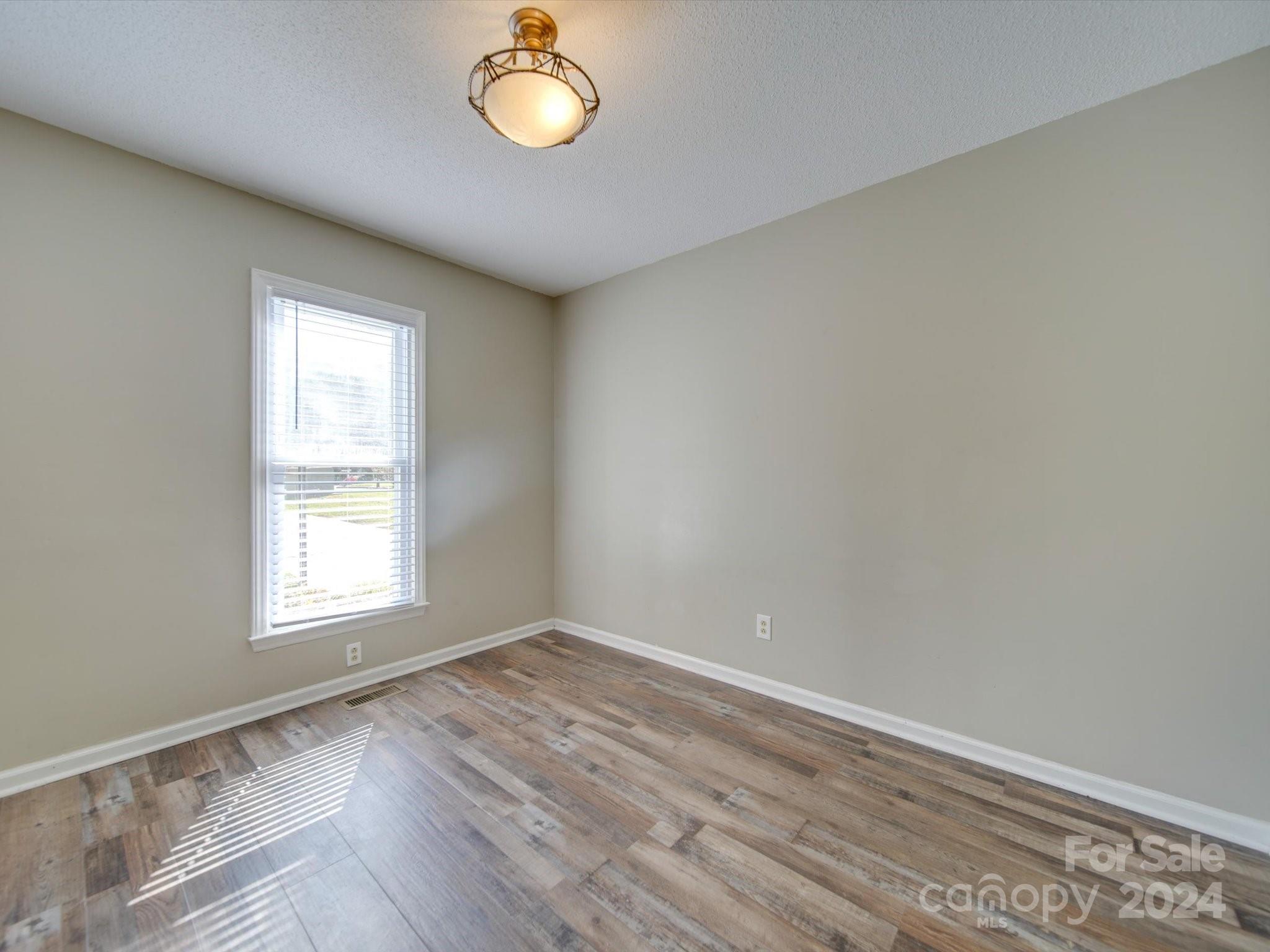 1942 Rhoden Court