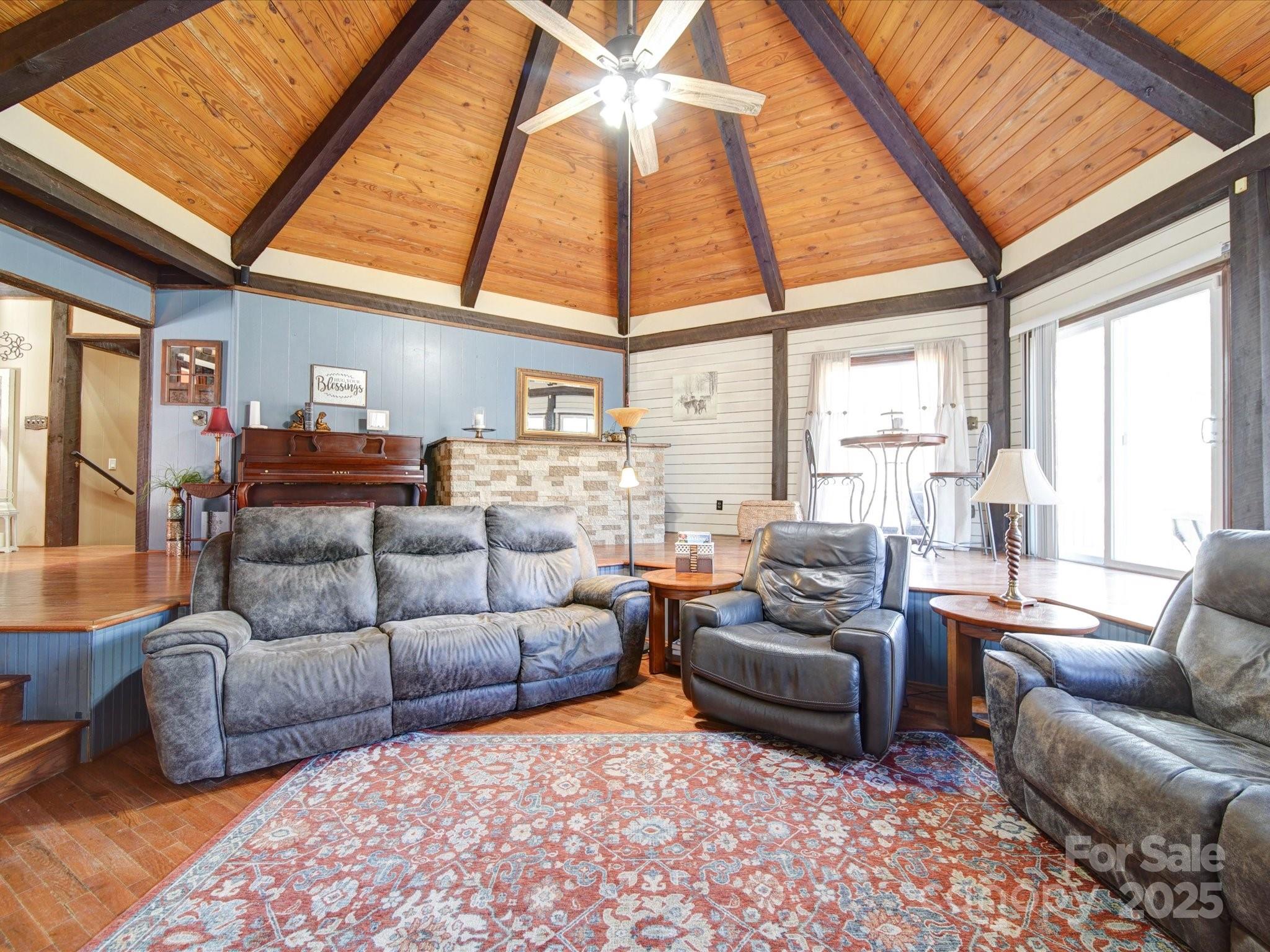 128 Fallingwood Circle