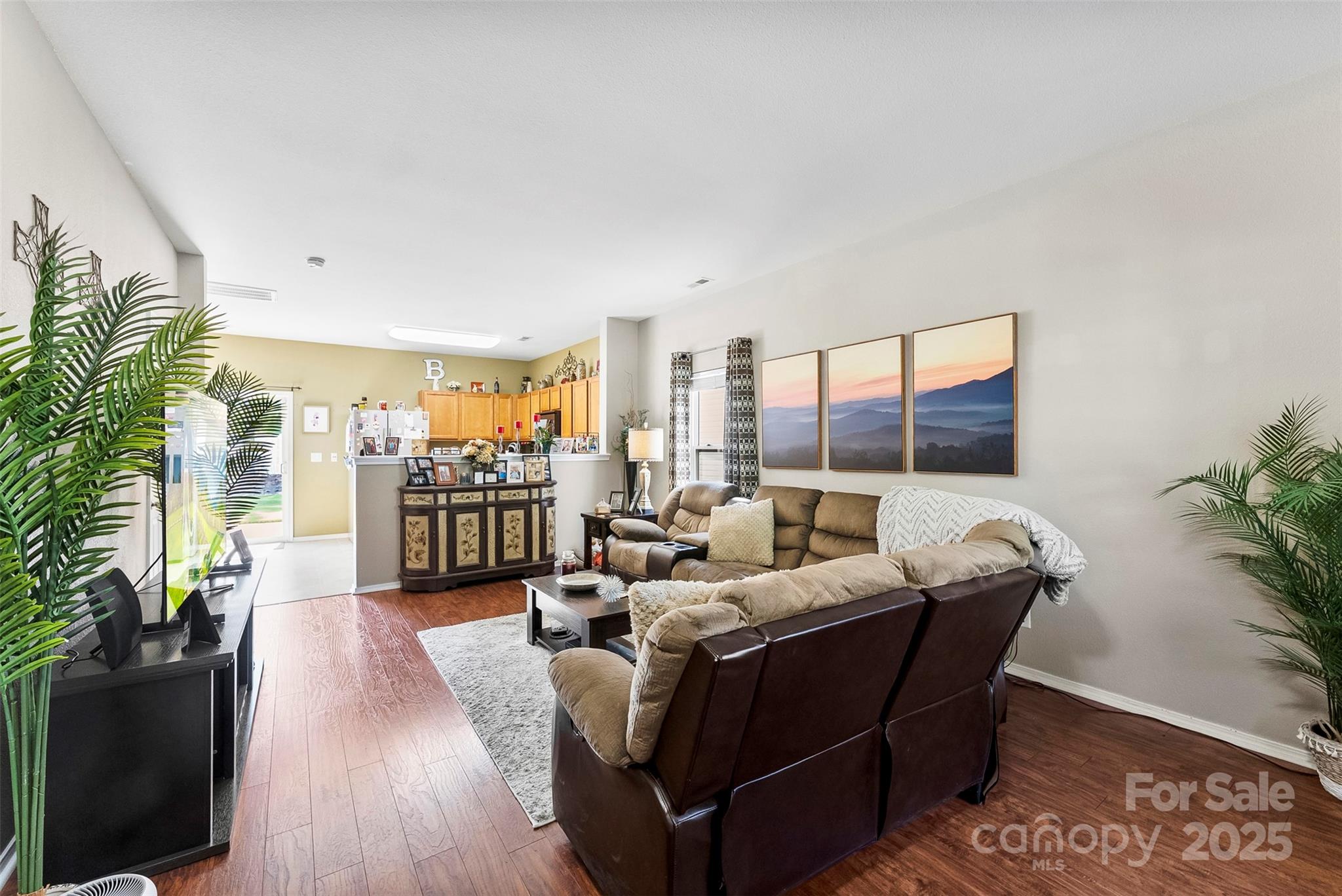 924 Willow Creek Drive
