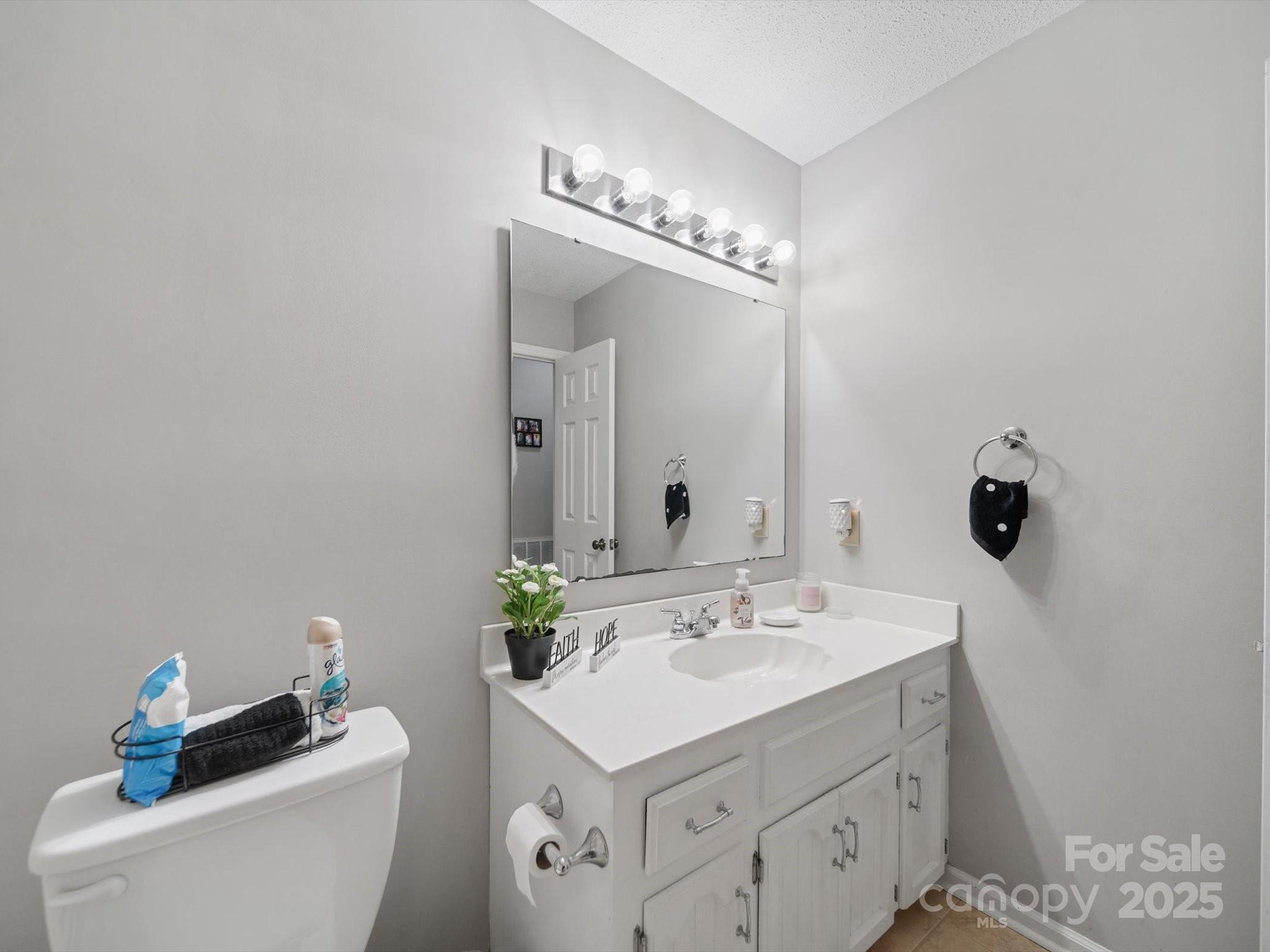 713 Hickory Hill Court