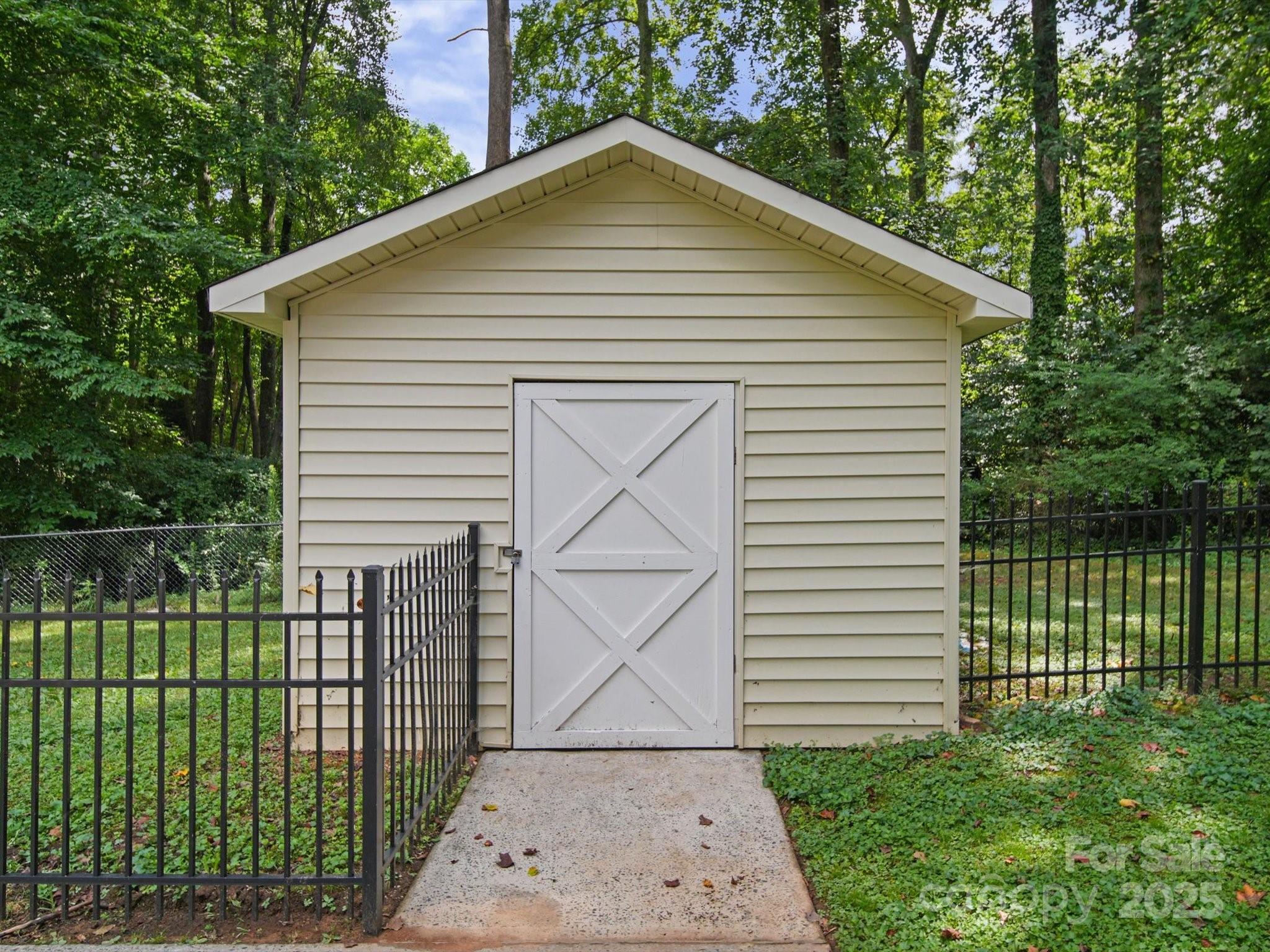 713 Hickory Hill Court