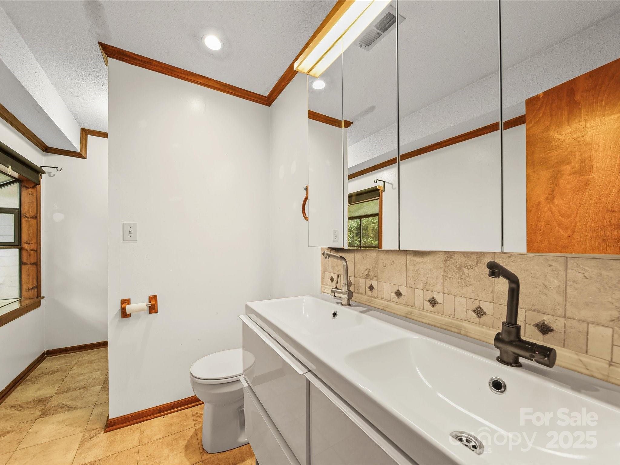 222 Woodridge Drive