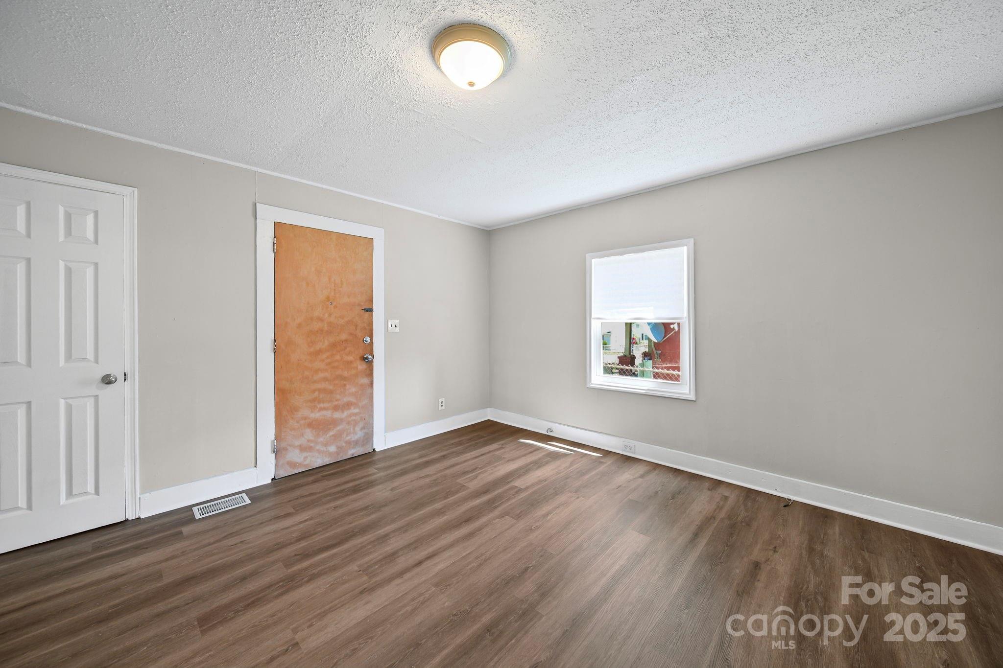 507 E Maple Avenue
