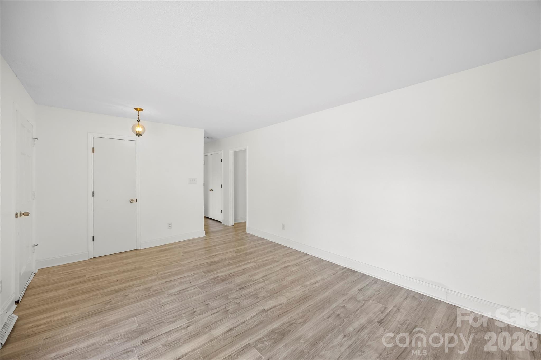 425 Whitethorn Drive