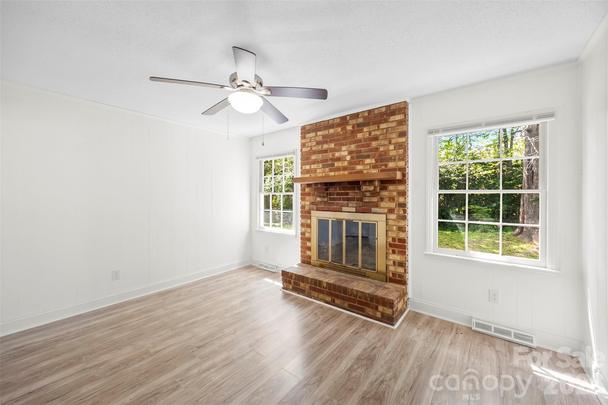 425 Whitethorn Drive