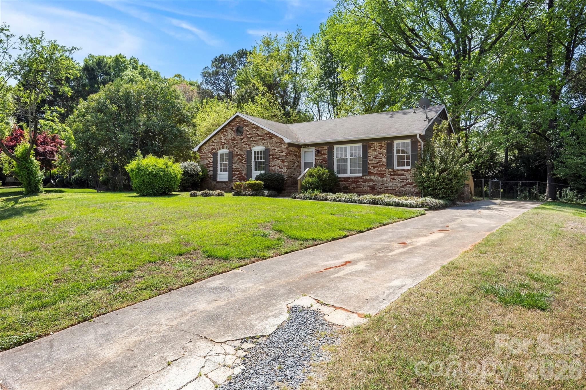 425 Whitethorn Drive