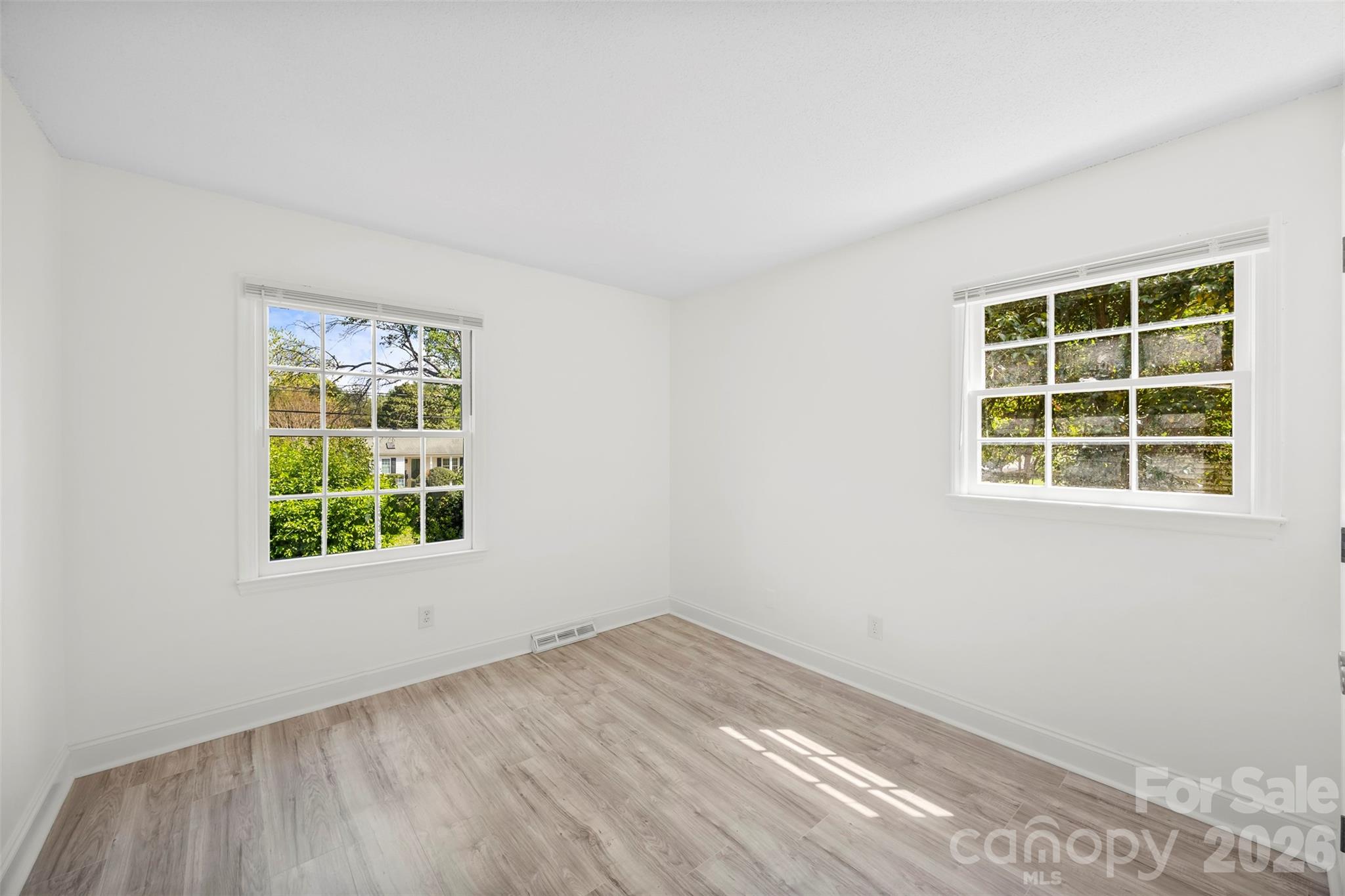 425 Whitethorn Drive