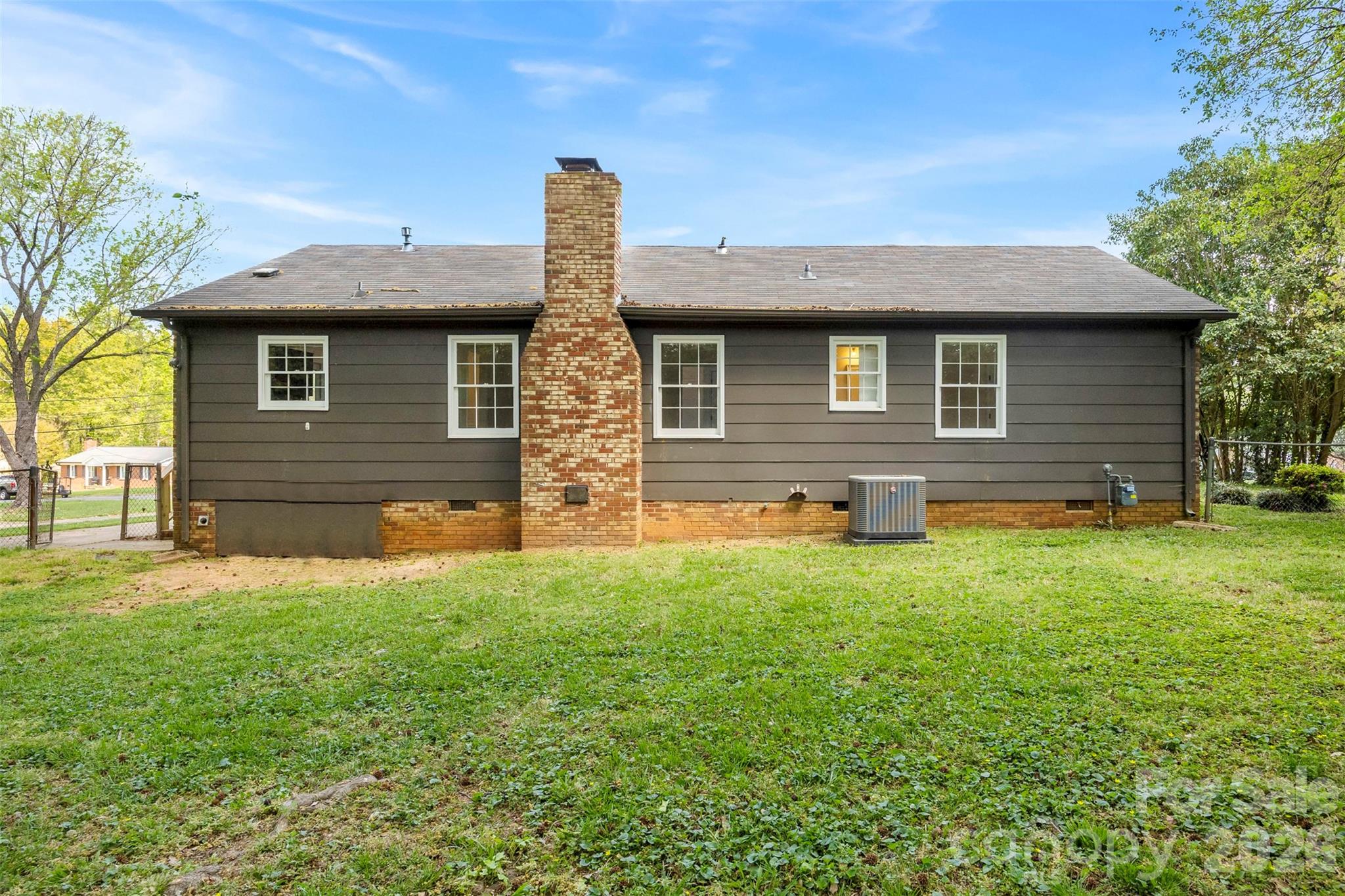 425 Whitethorn Drive