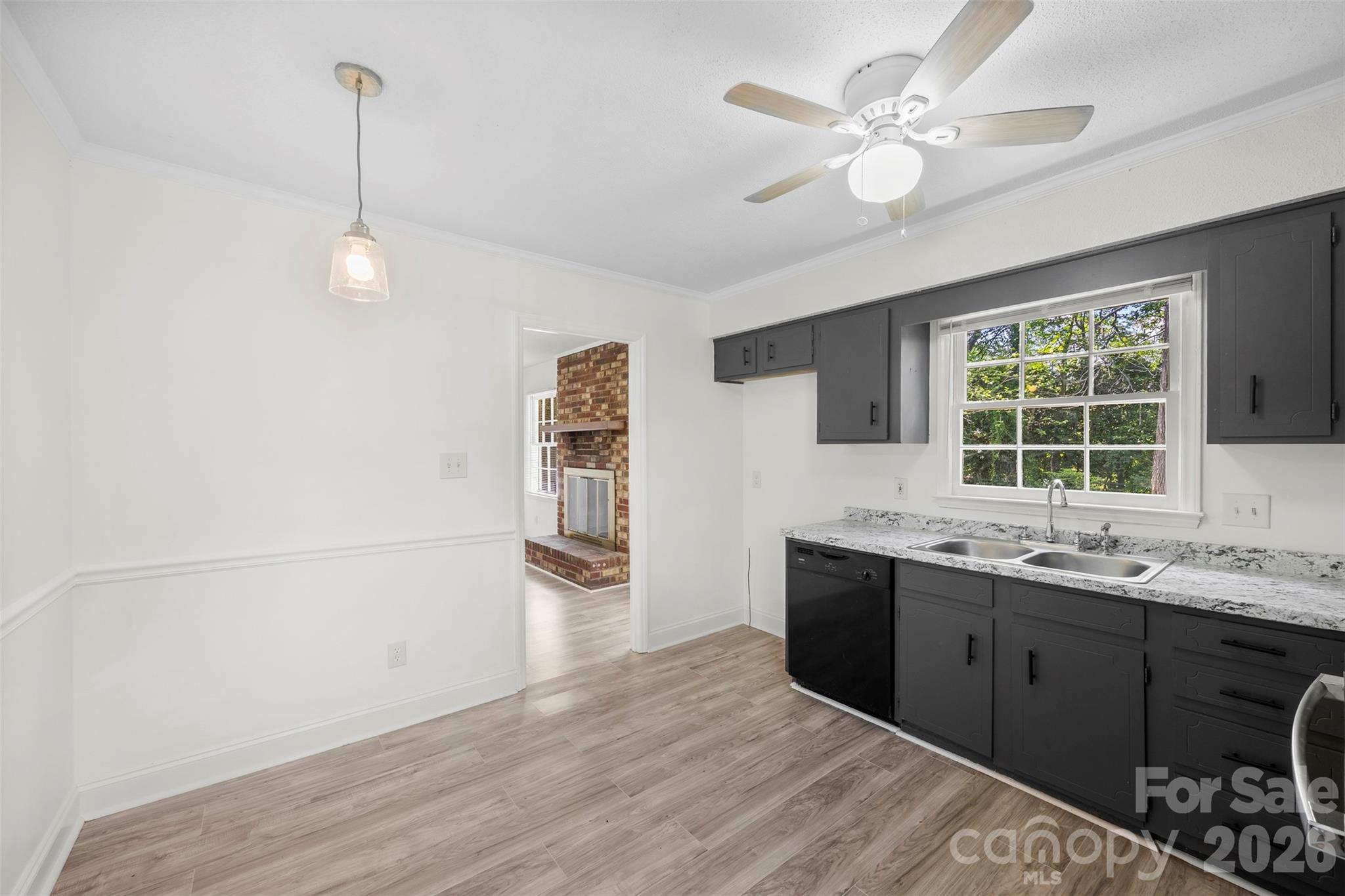 425 Whitethorn Drive