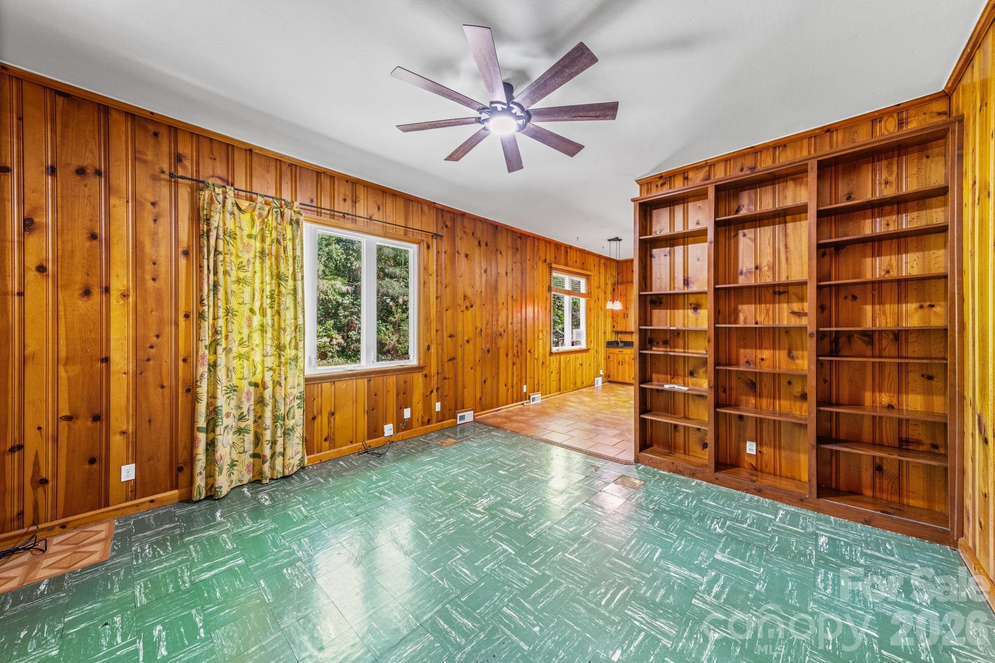 1051 Paramount Circle