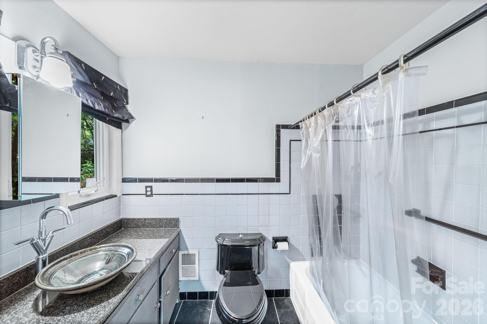 1051 Paramount Circle