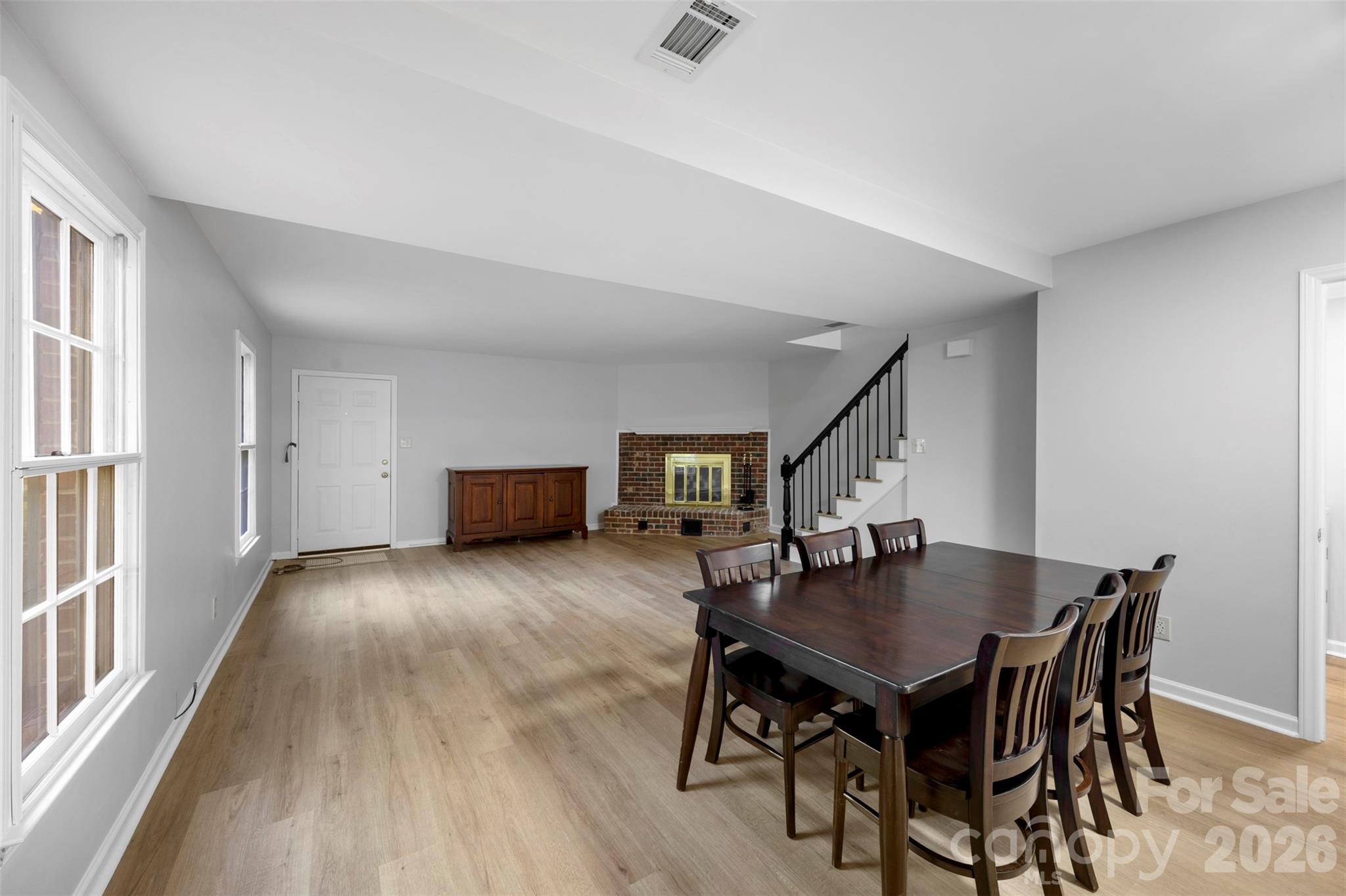 809 Jamestown Drive Unit: 5