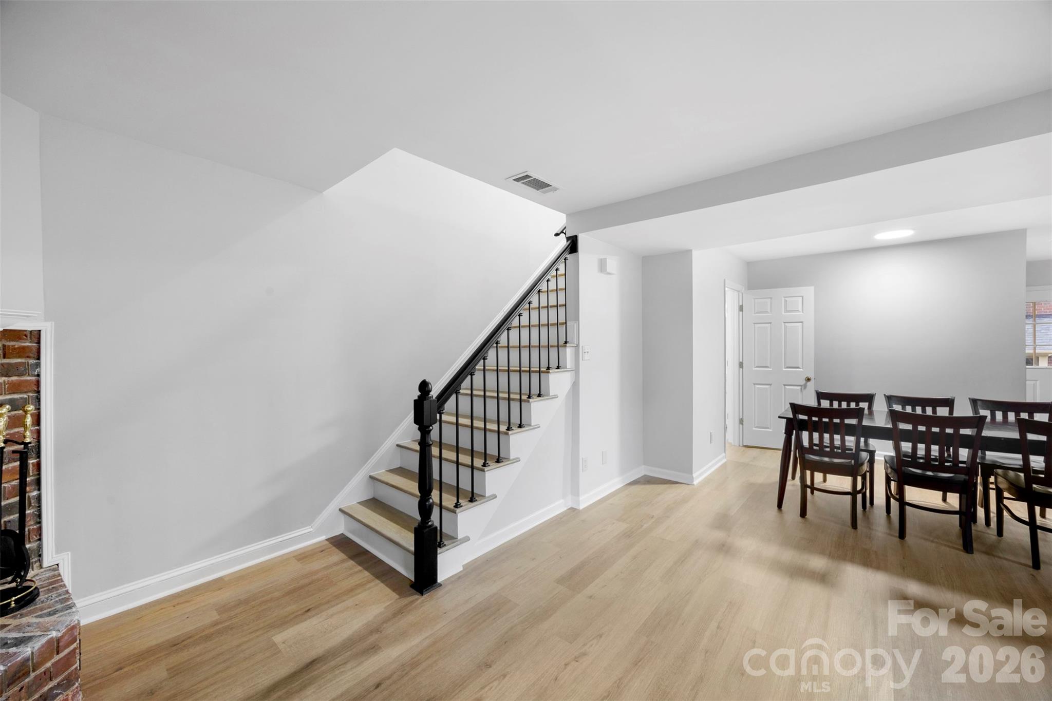 809 Jamestown Drive Unit: 5