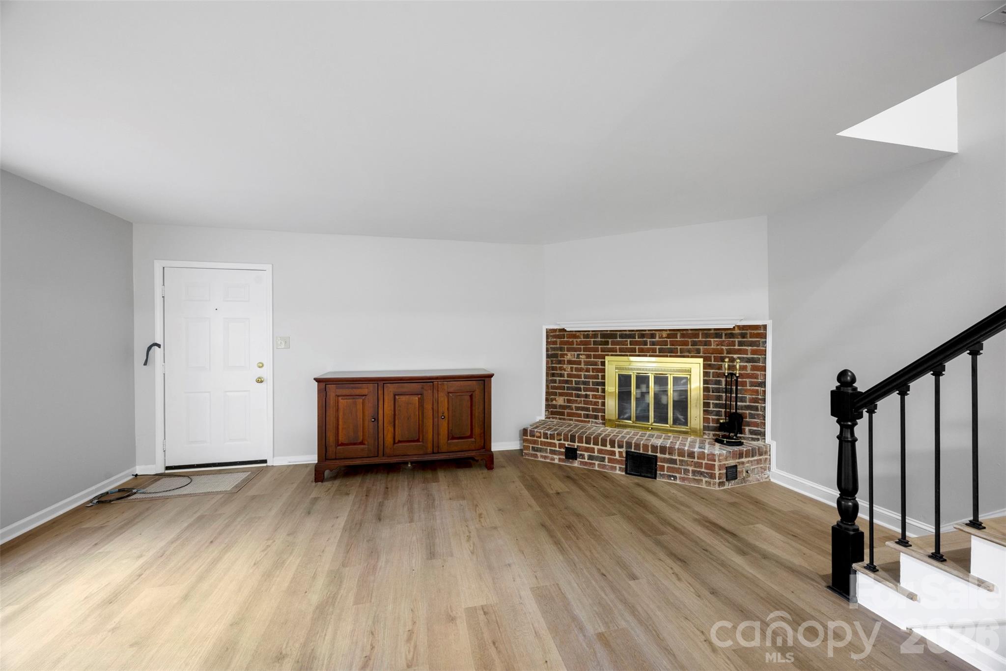 809 Jamestown Drive Unit: 5
