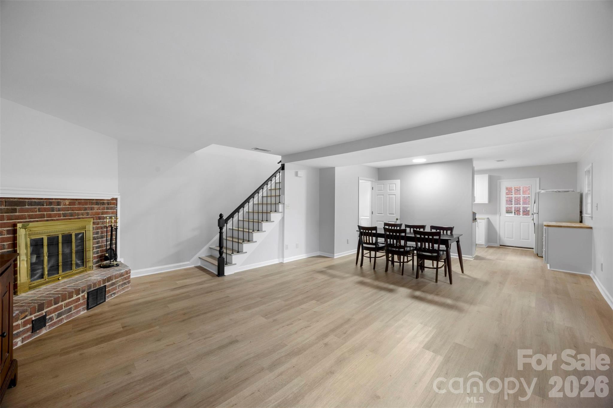 809 Jamestown Drive Unit: 5