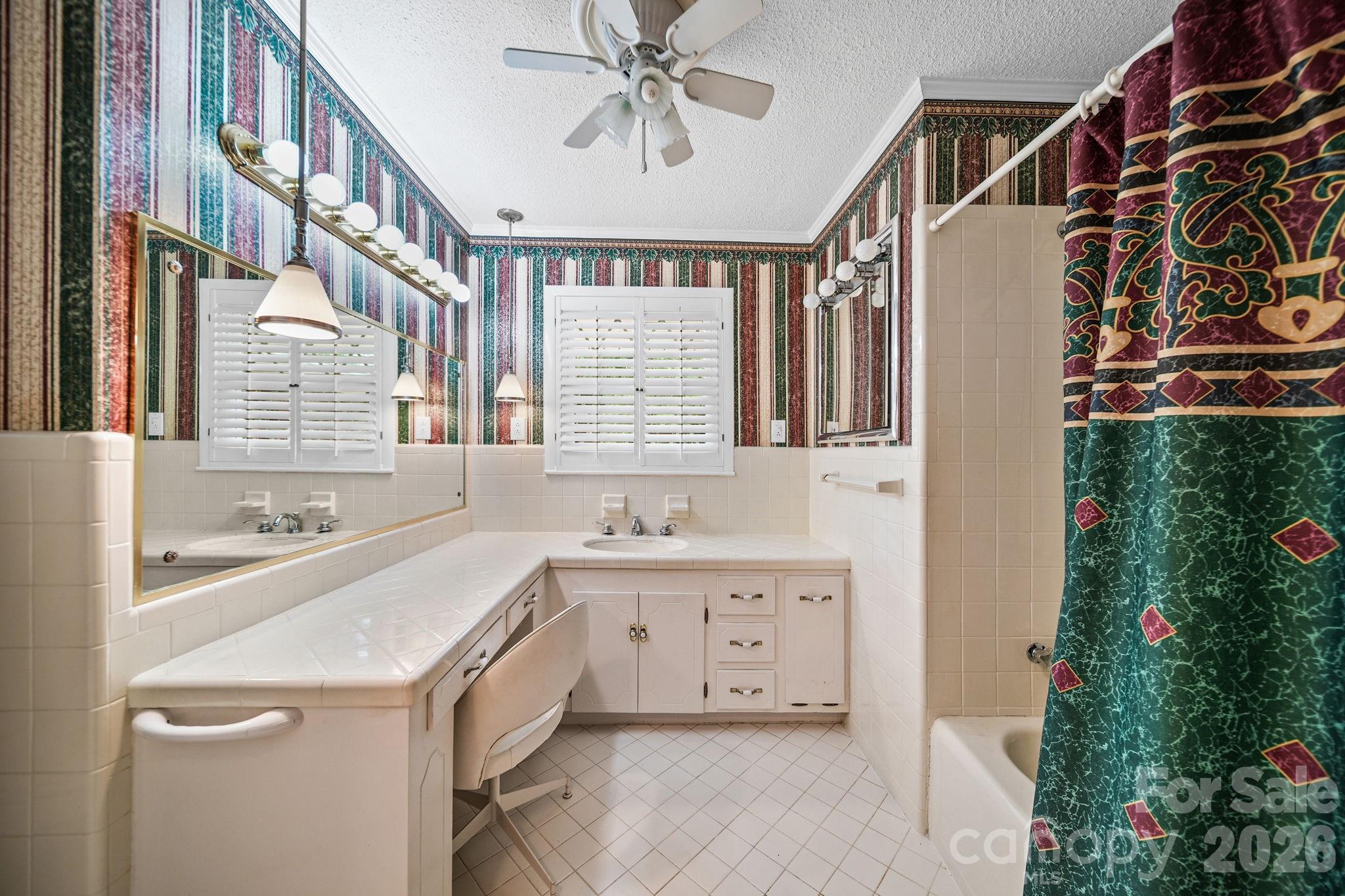 2037 Helen Drive