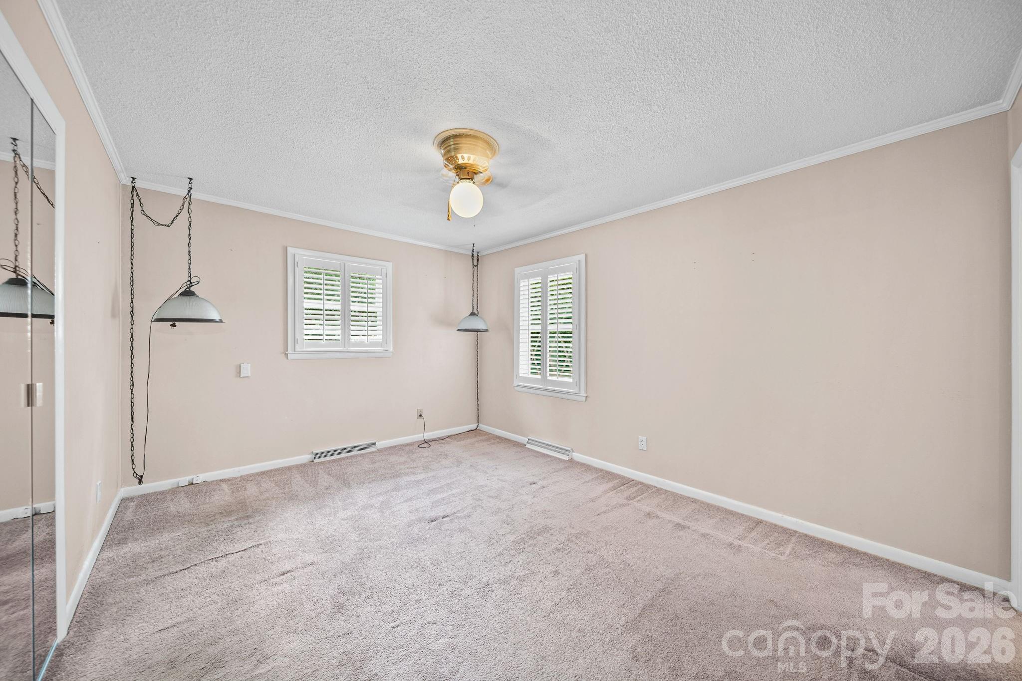 2037 Helen Drive