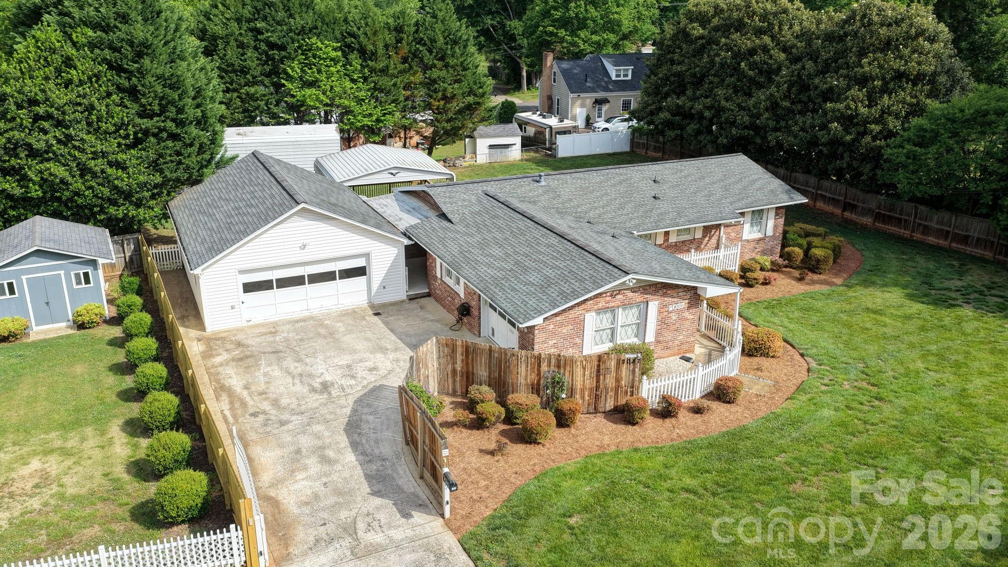 2037 Helen Drive
