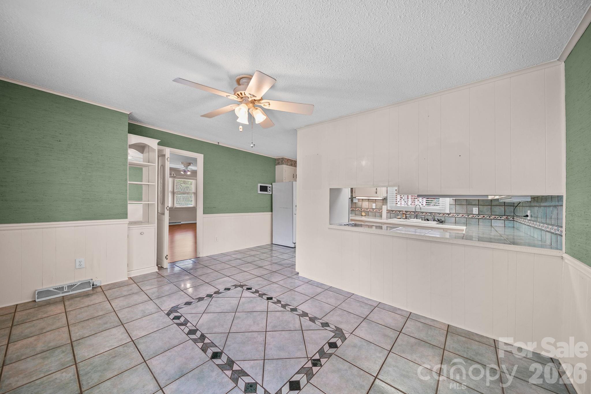 2037 Helen Drive