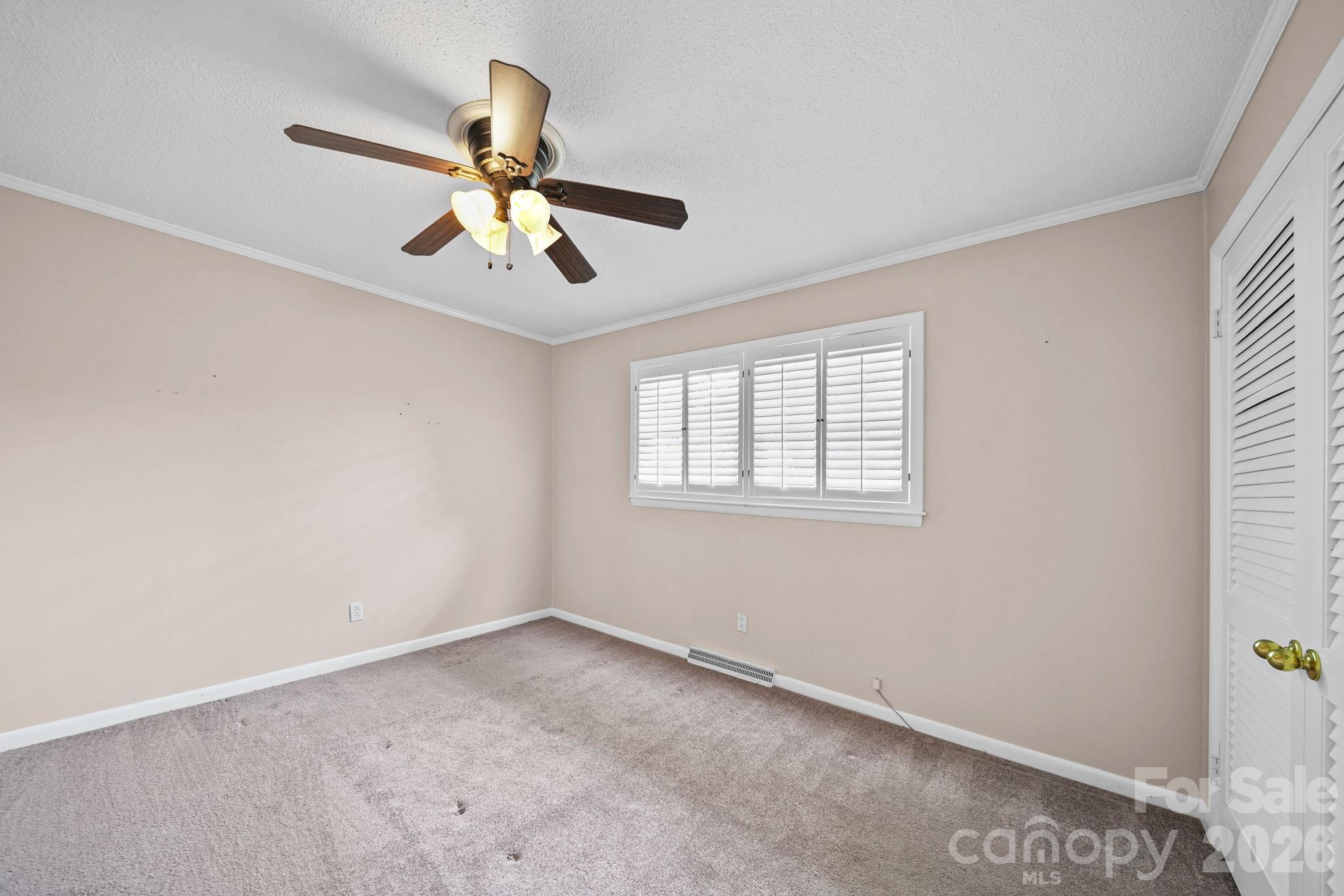 2037 Helen Drive