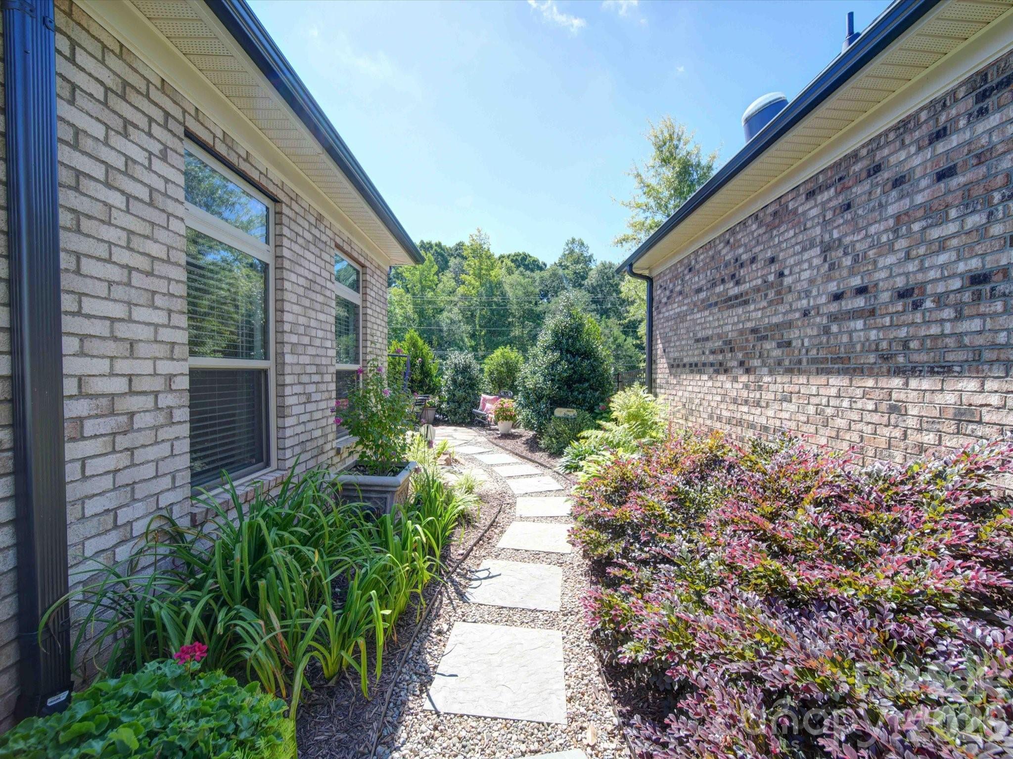 5218 Courtyard Lane