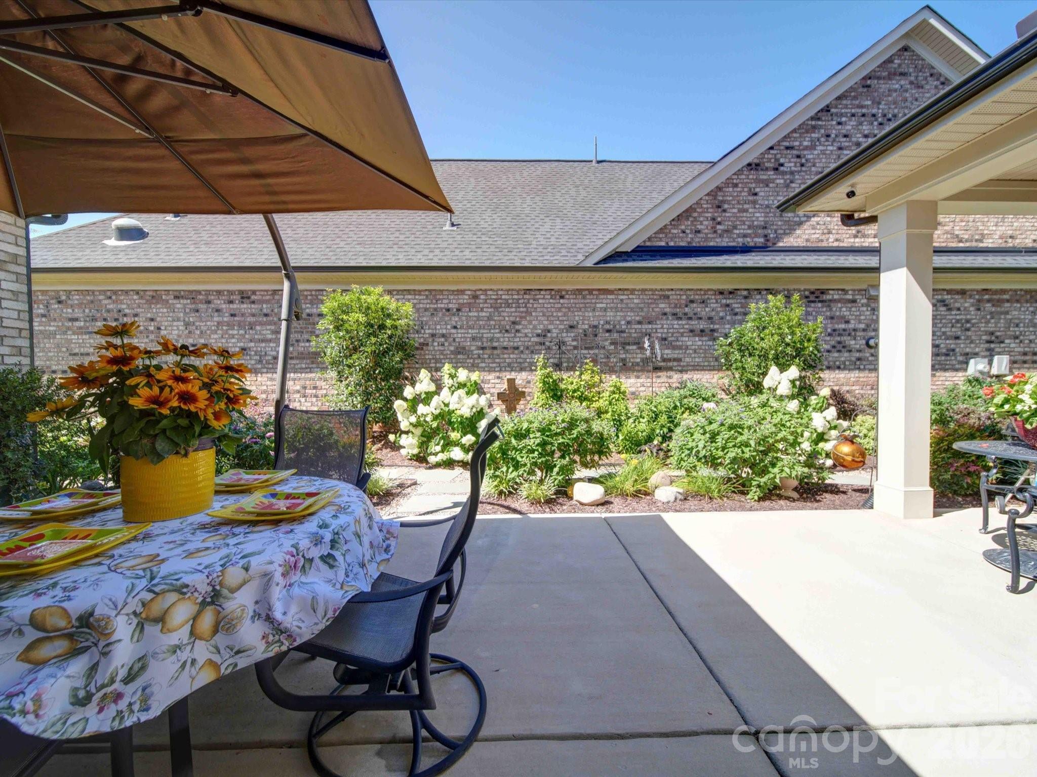 5218 Courtyard Lane