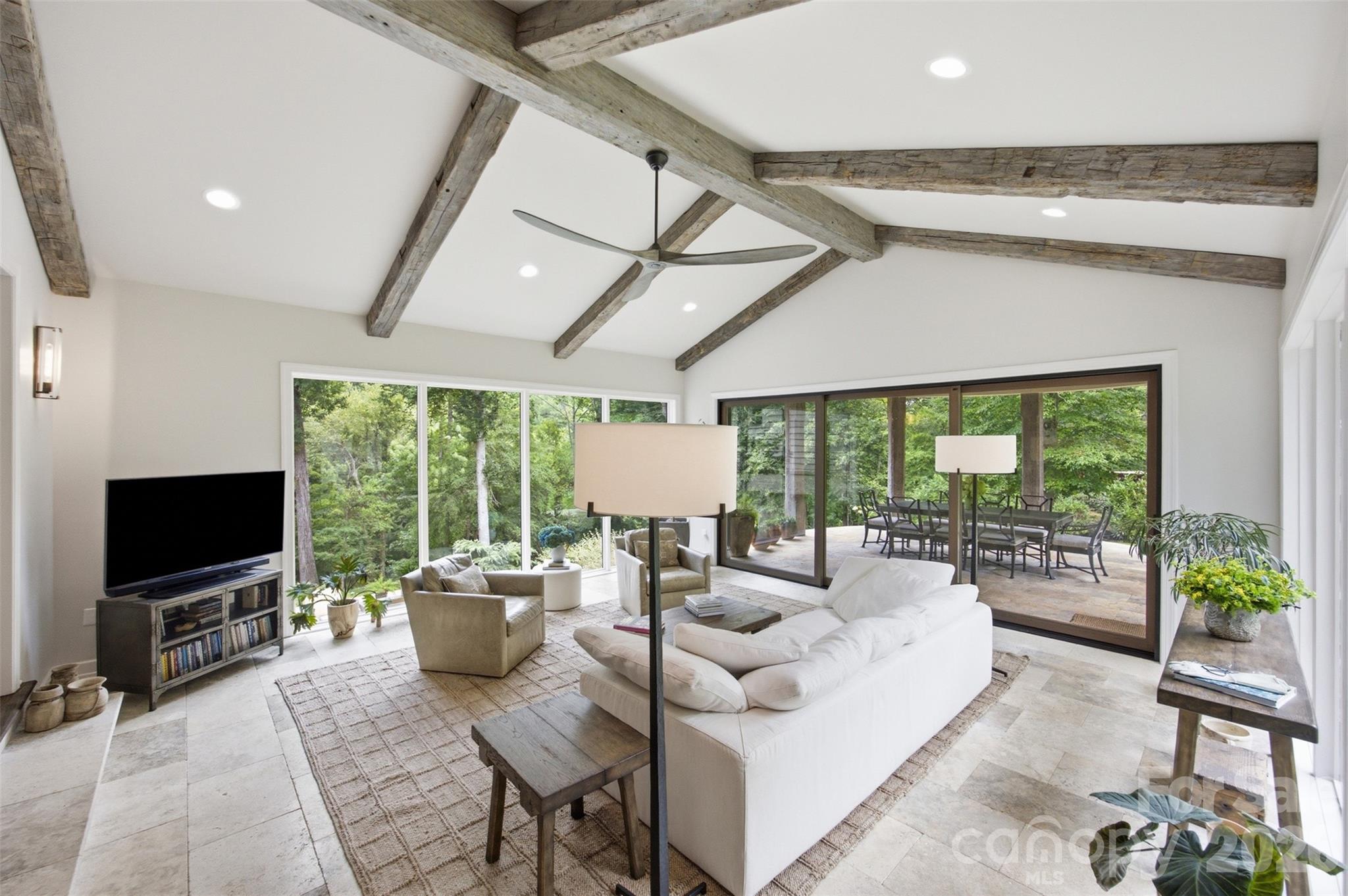 528 Stuart Ridge