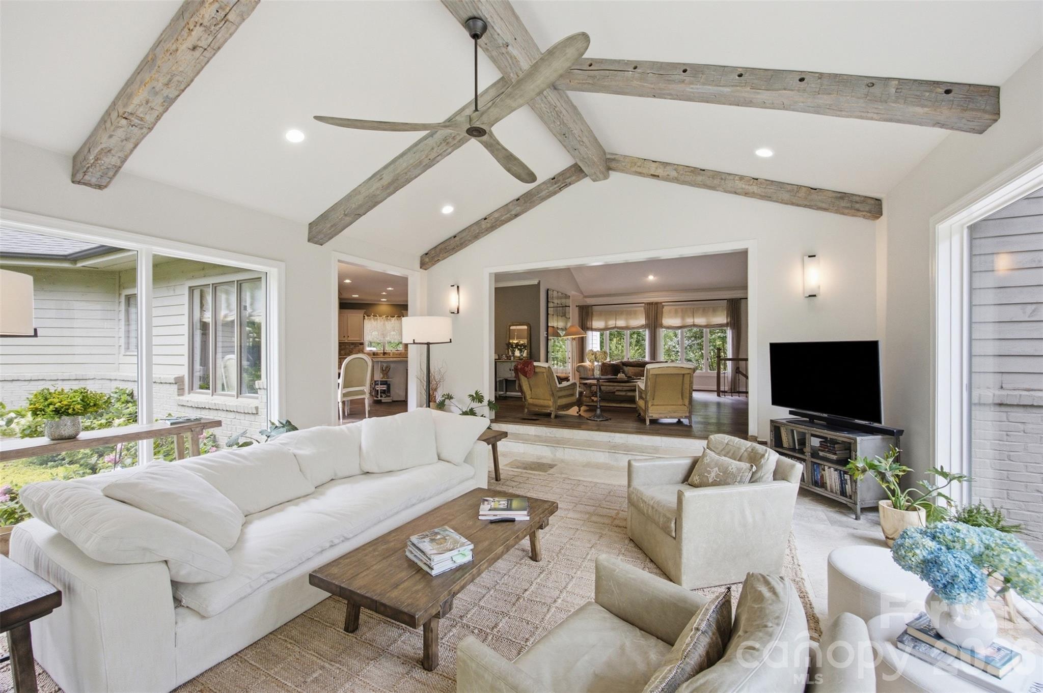 528 Stuart Ridge