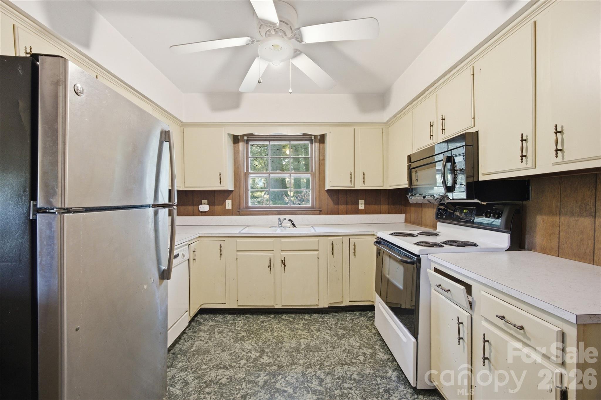 2105 Helen Drive