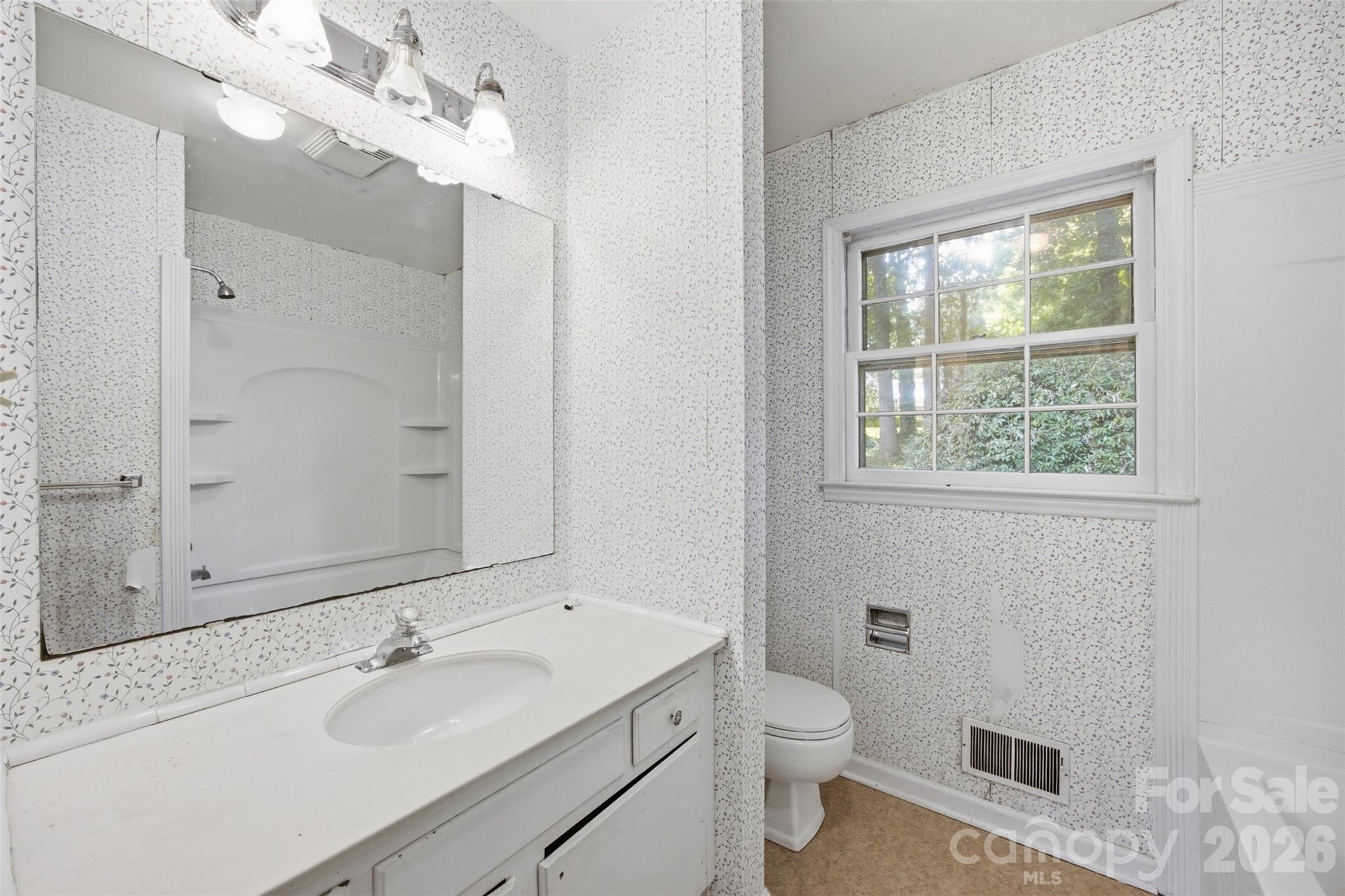 2105 Helen Drive