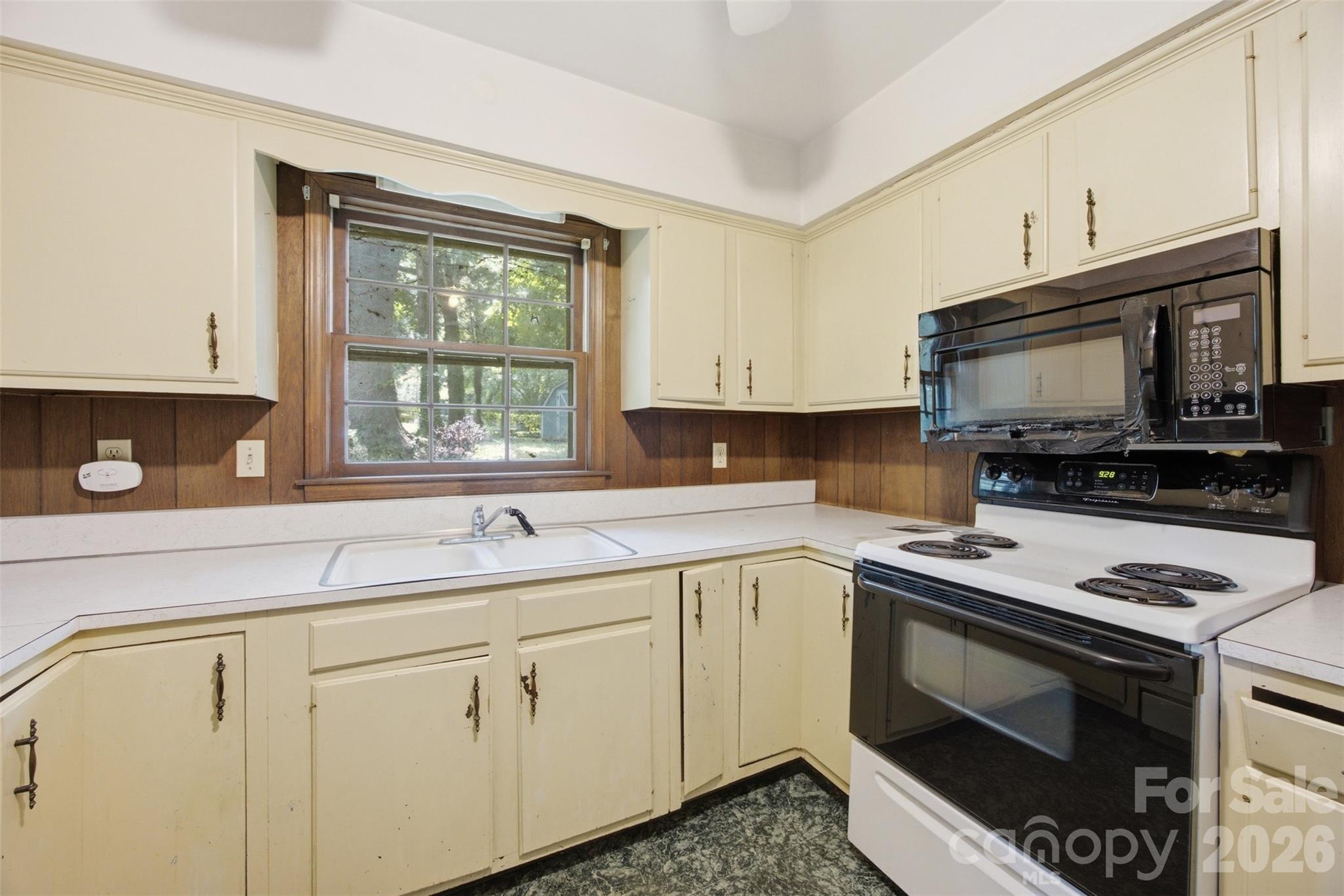 2105 Helen Drive