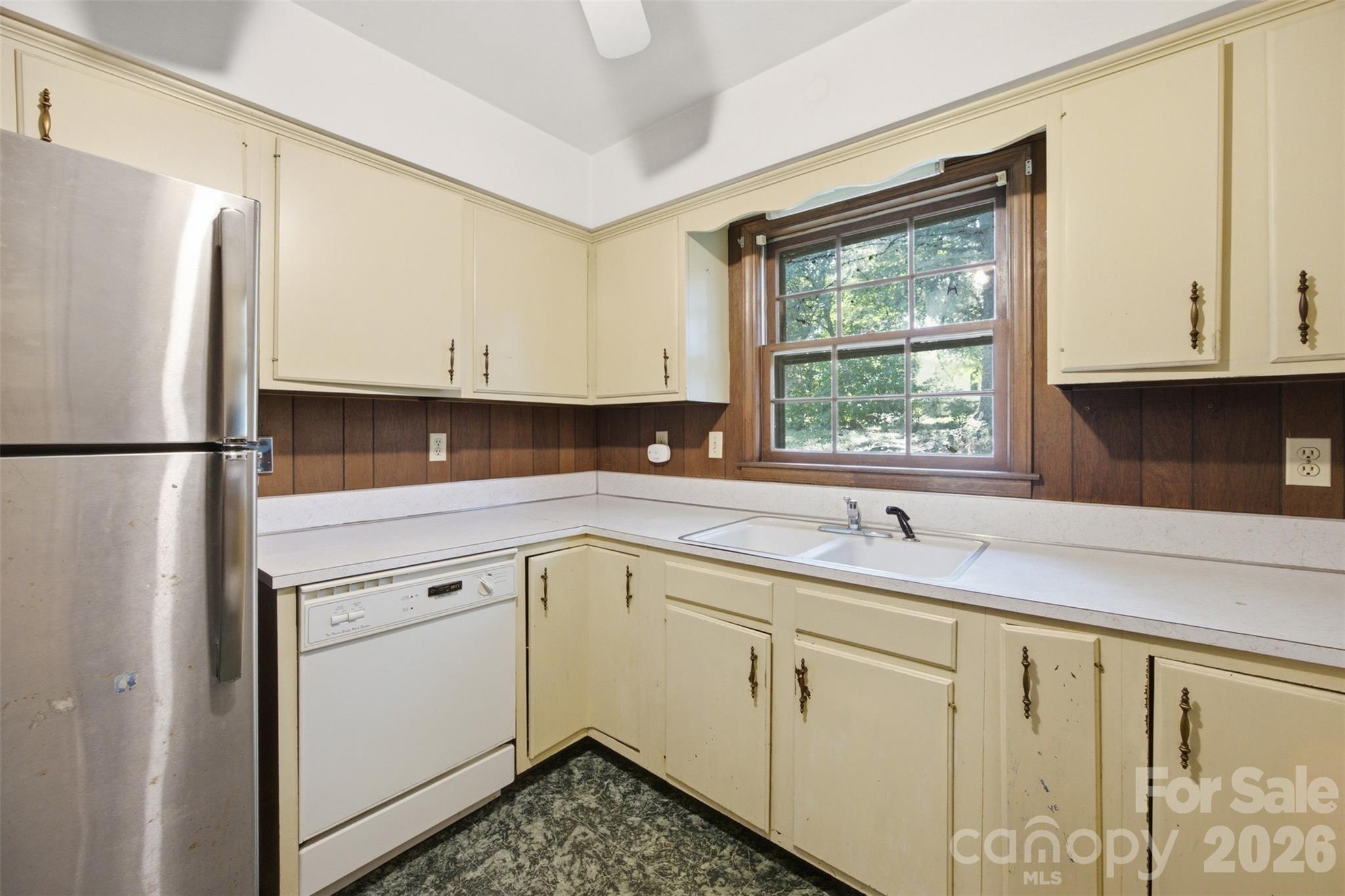 2105 Helen Drive