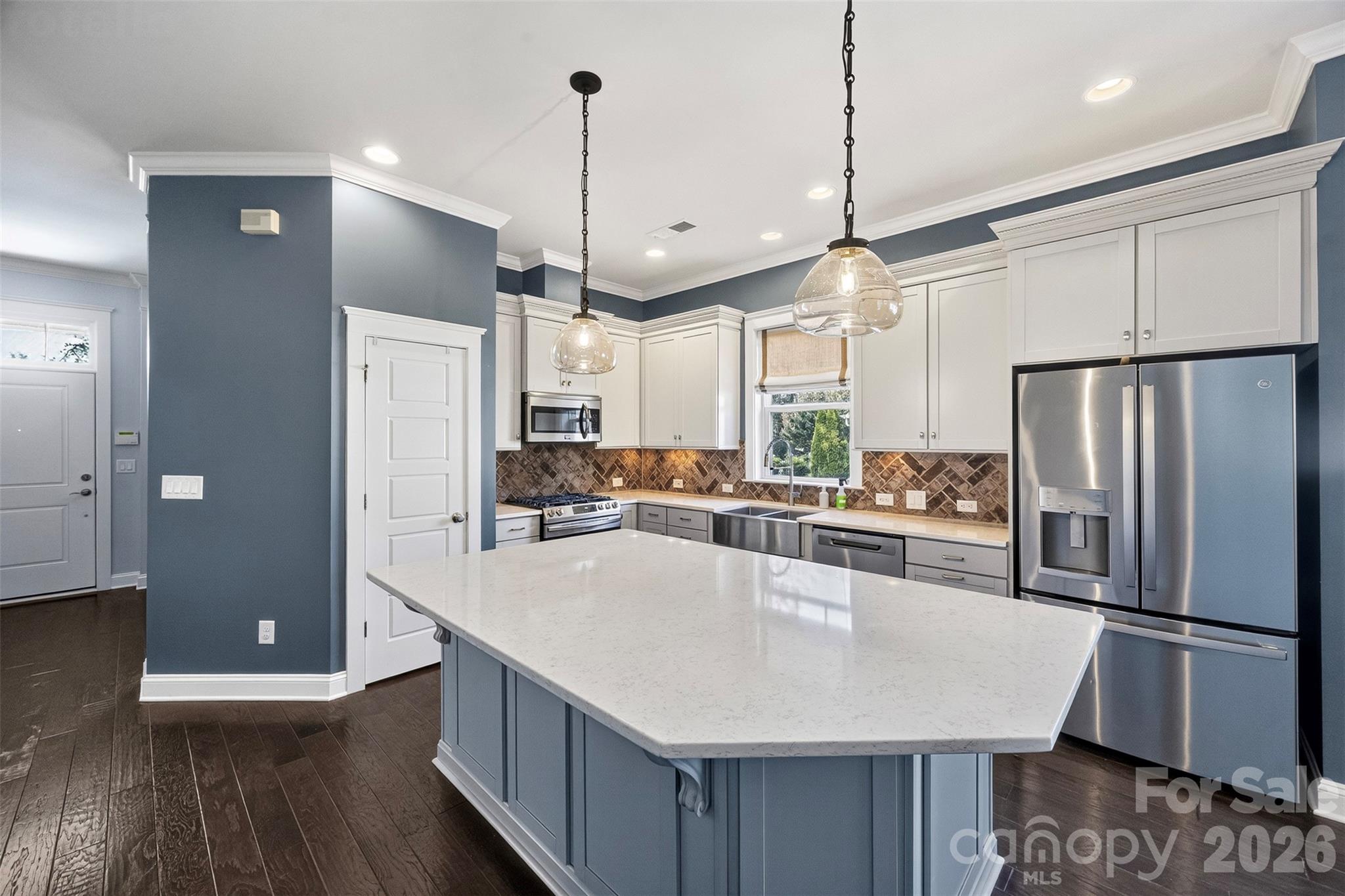 4245 Courtly Lane