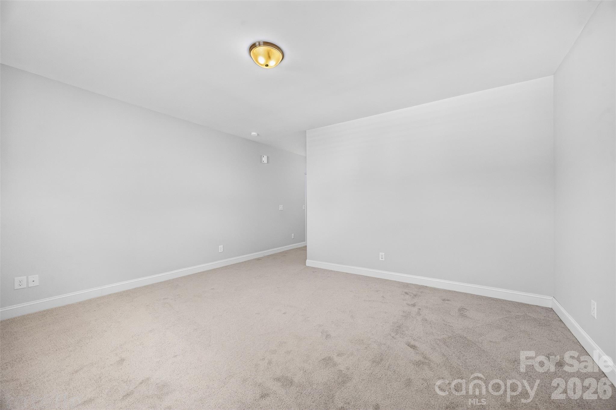4245 Courtly Lane