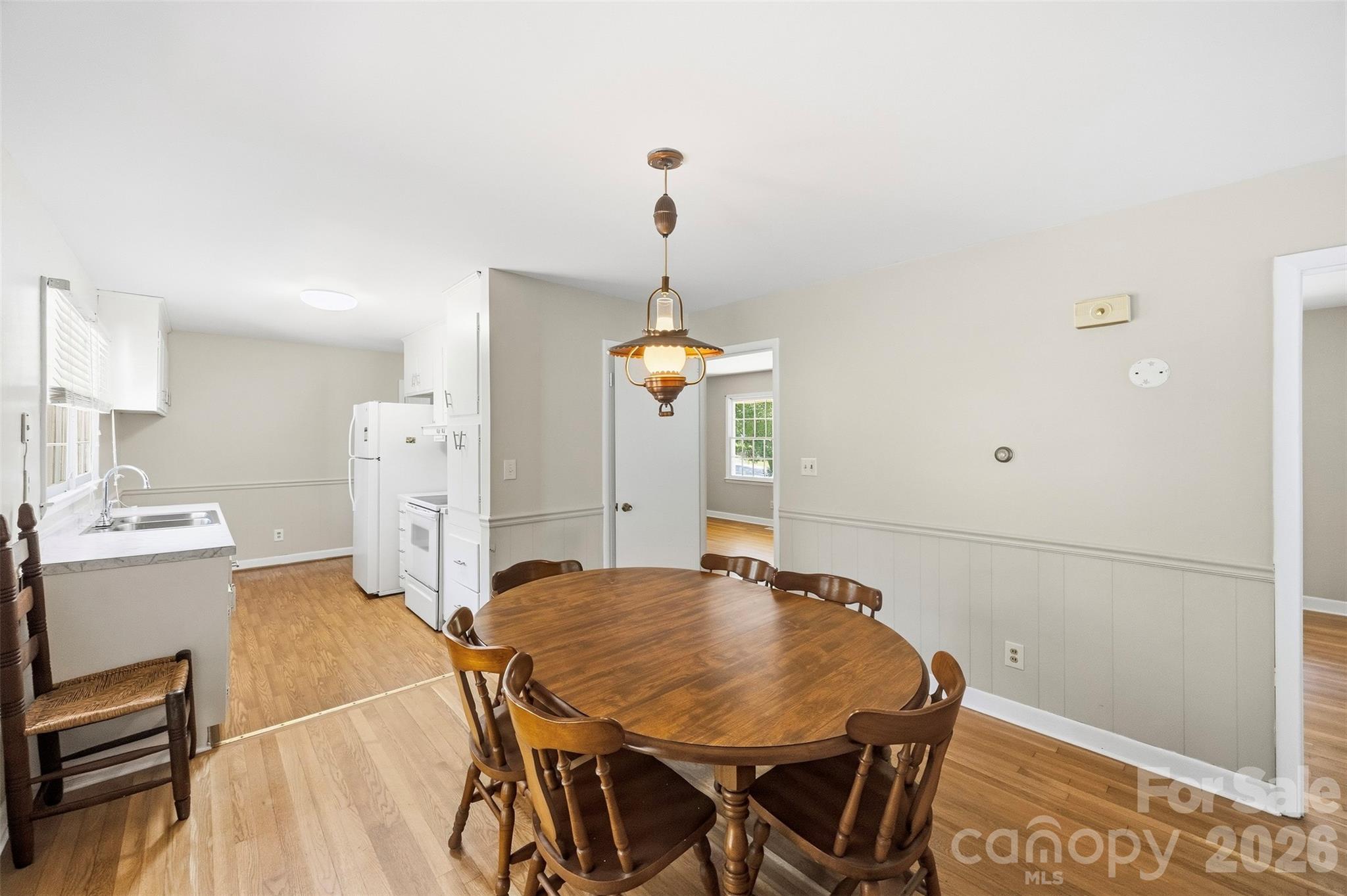1400 Lynhurst Drive