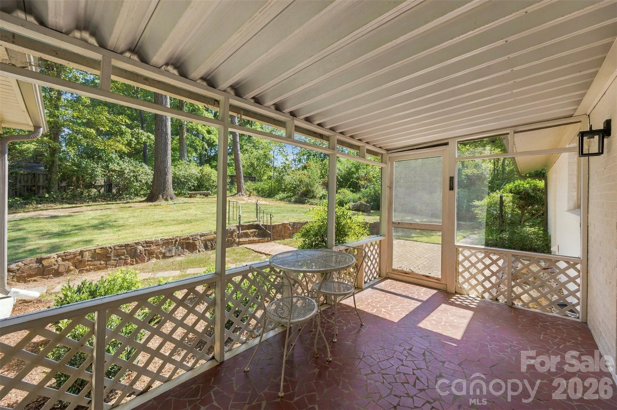 1400 Lynhurst Drive