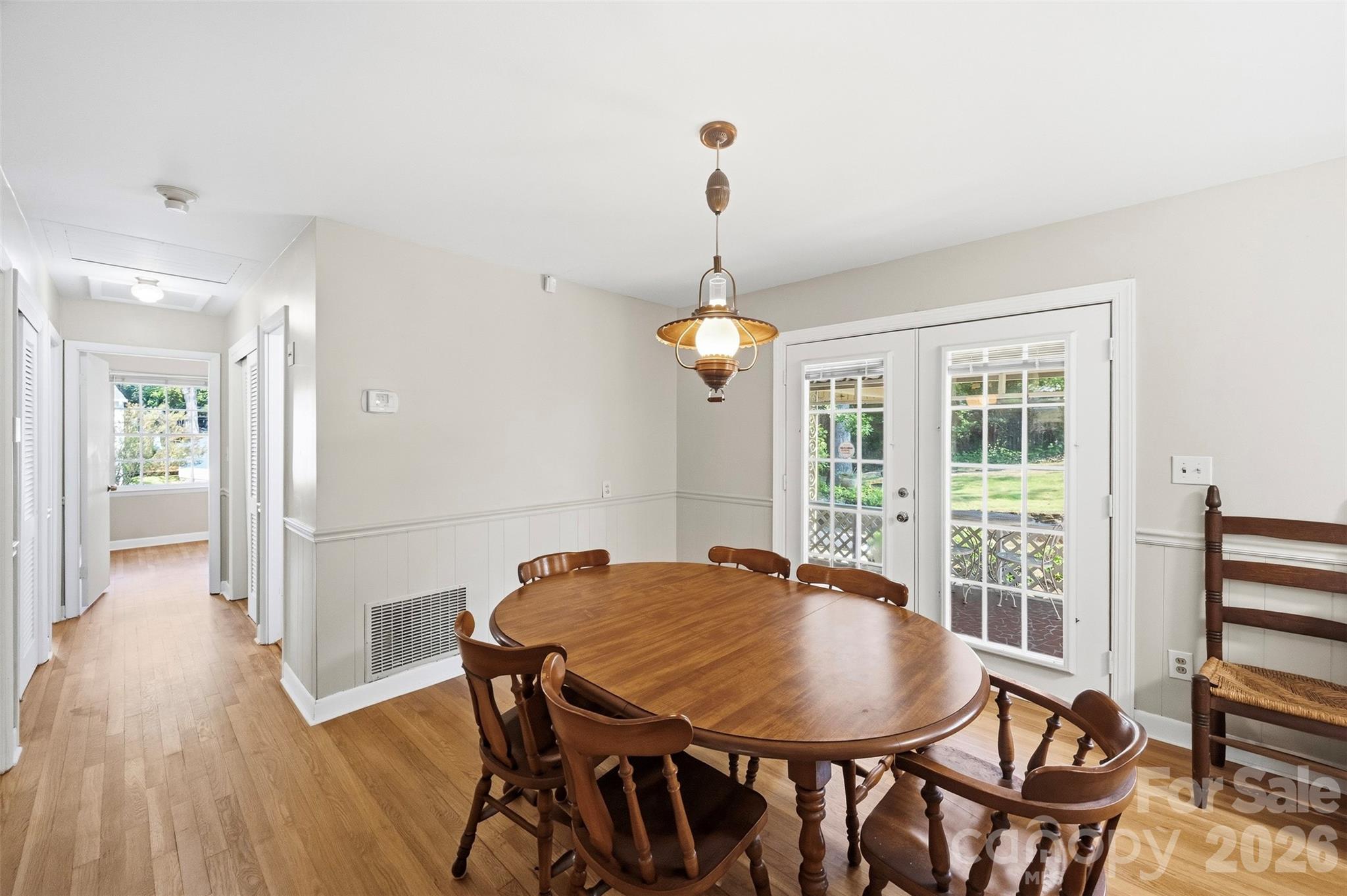1400 Lynhurst Drive